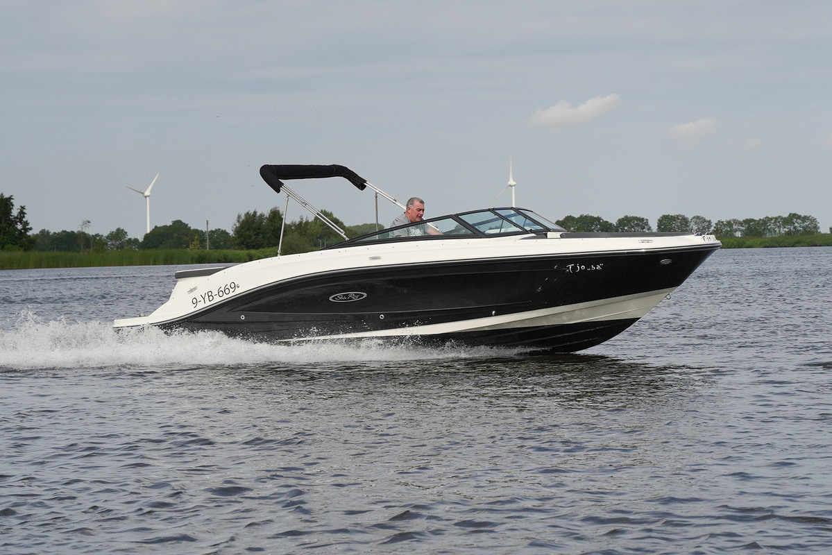 Sea Ray SPX 230