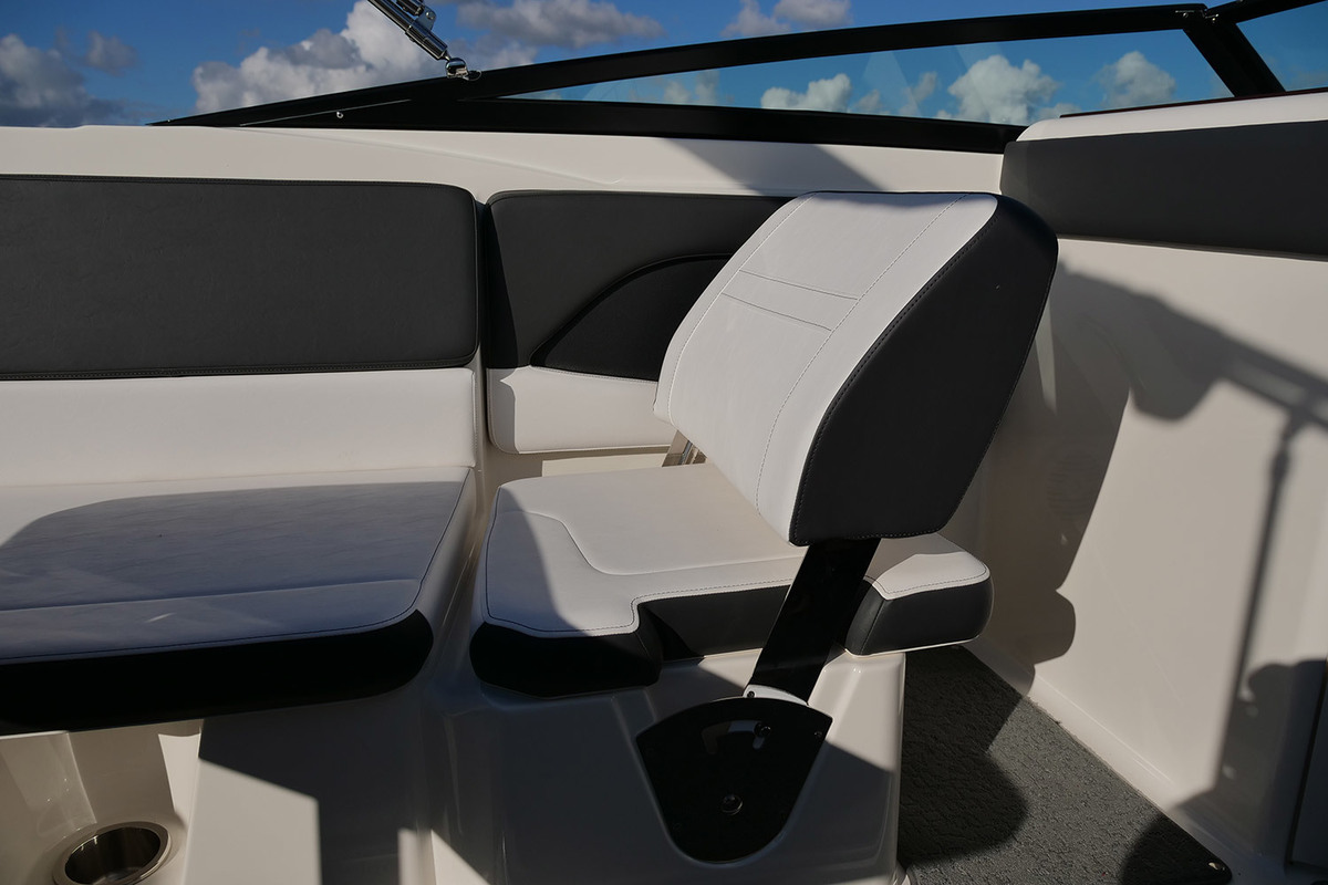 Sea Ray SPX 230