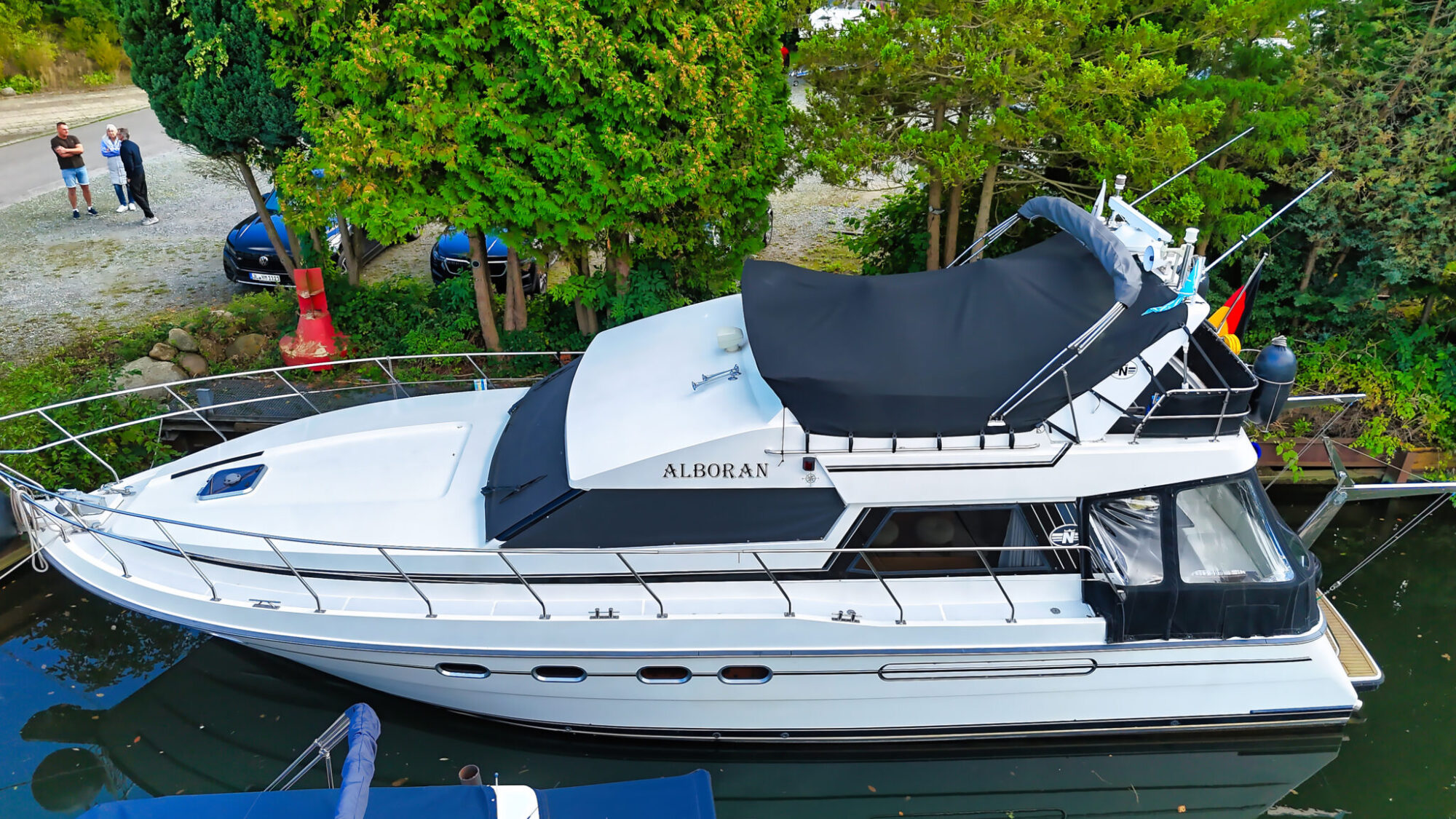 Neptunus 138 / 46 Flybridge Sedan hoofdfoto: 1