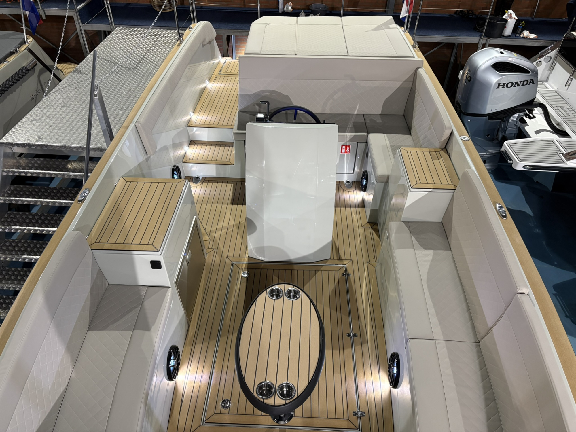 Maxima Boats 840 metallic gespoten op voorraad!