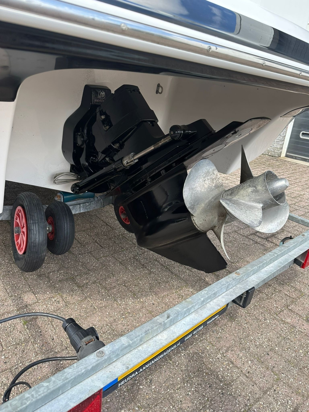 Four Winns H240