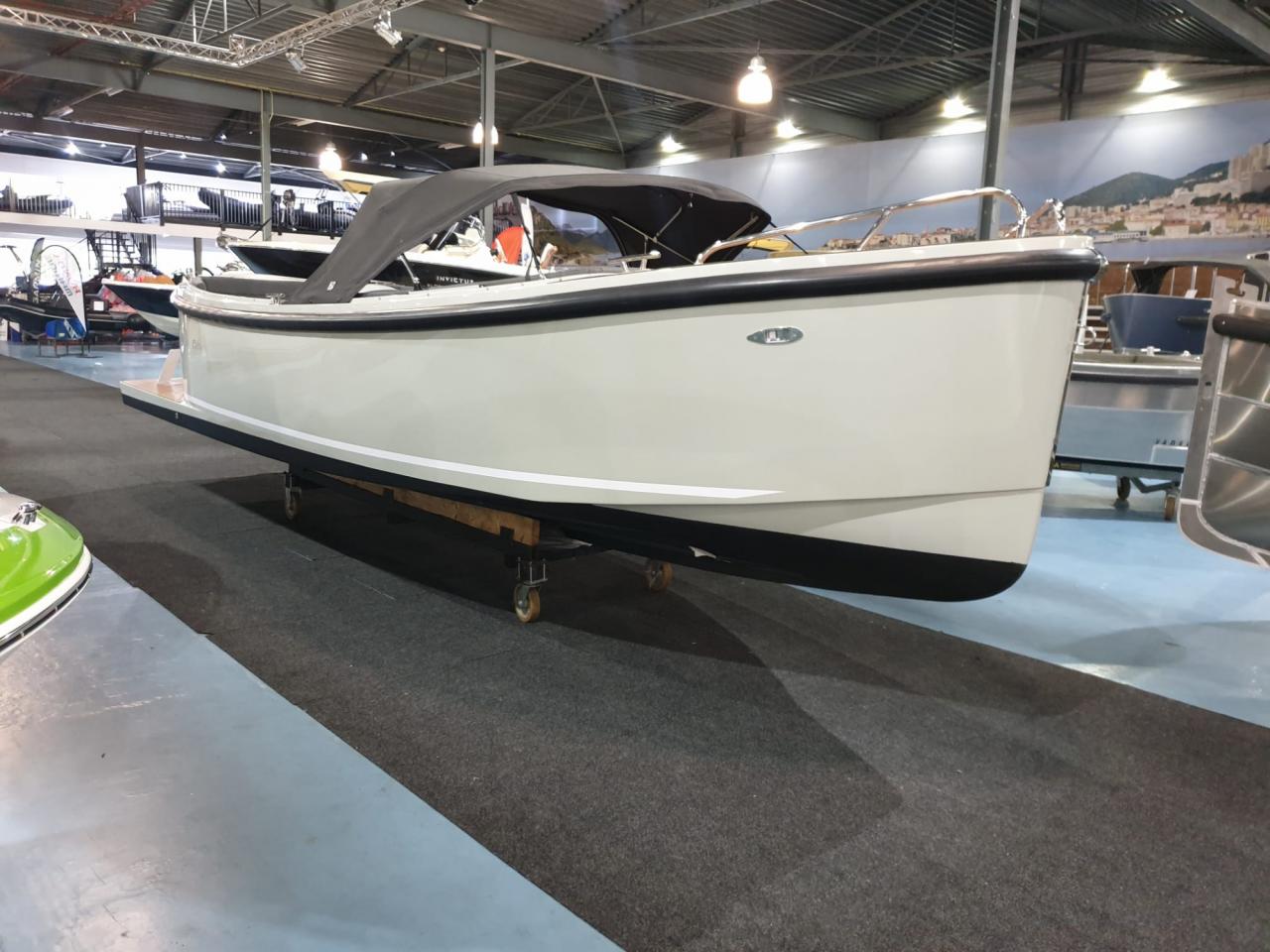 Maxima Boats 750 Flying Lounge RAL 7030 op voorraad hoofdfoto: 1