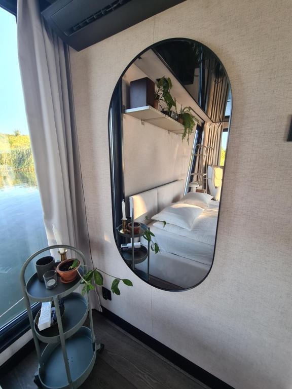 Solstar Houseboat Basic 11-4,2