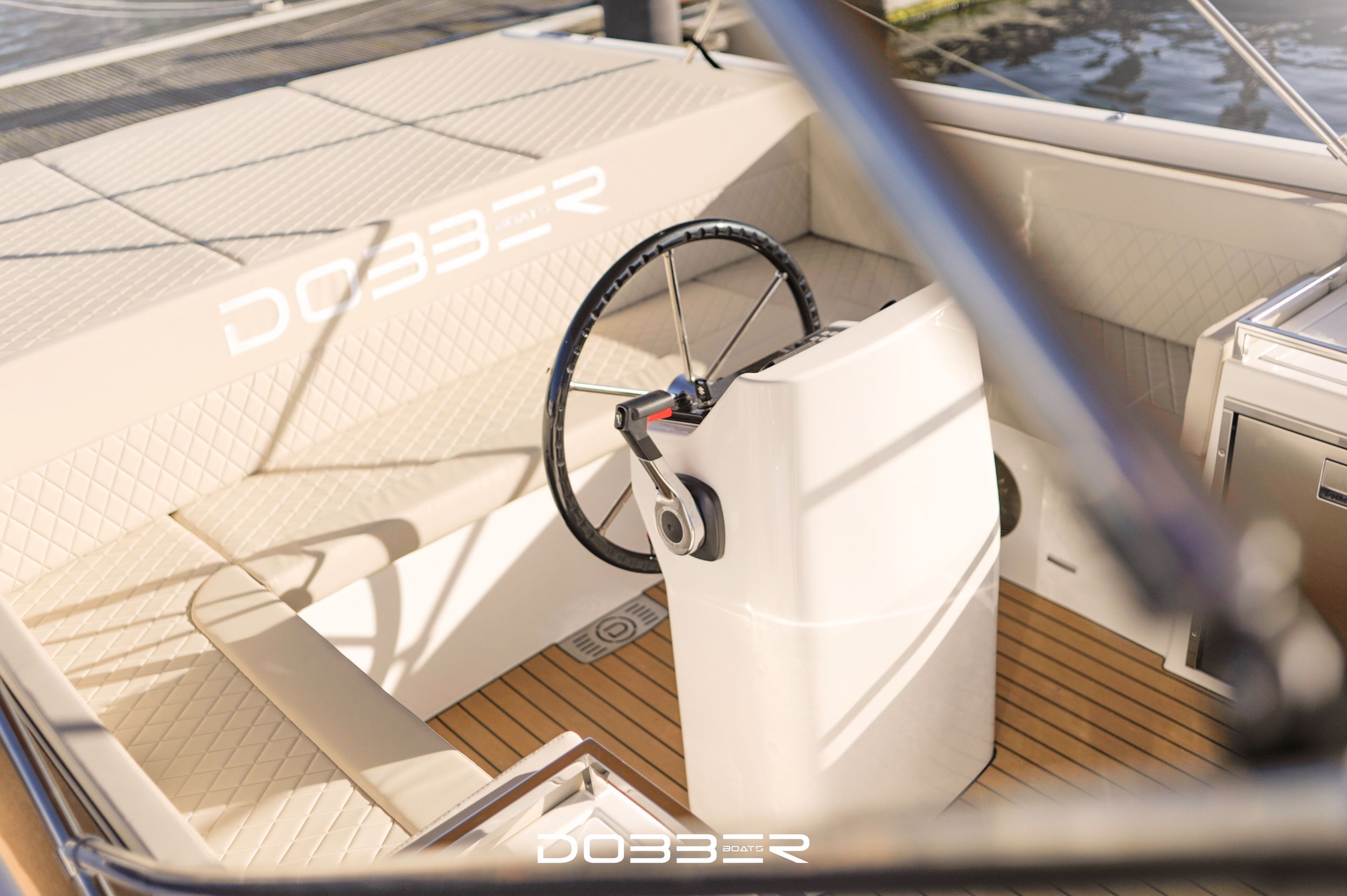 DOBBER 750 Tender