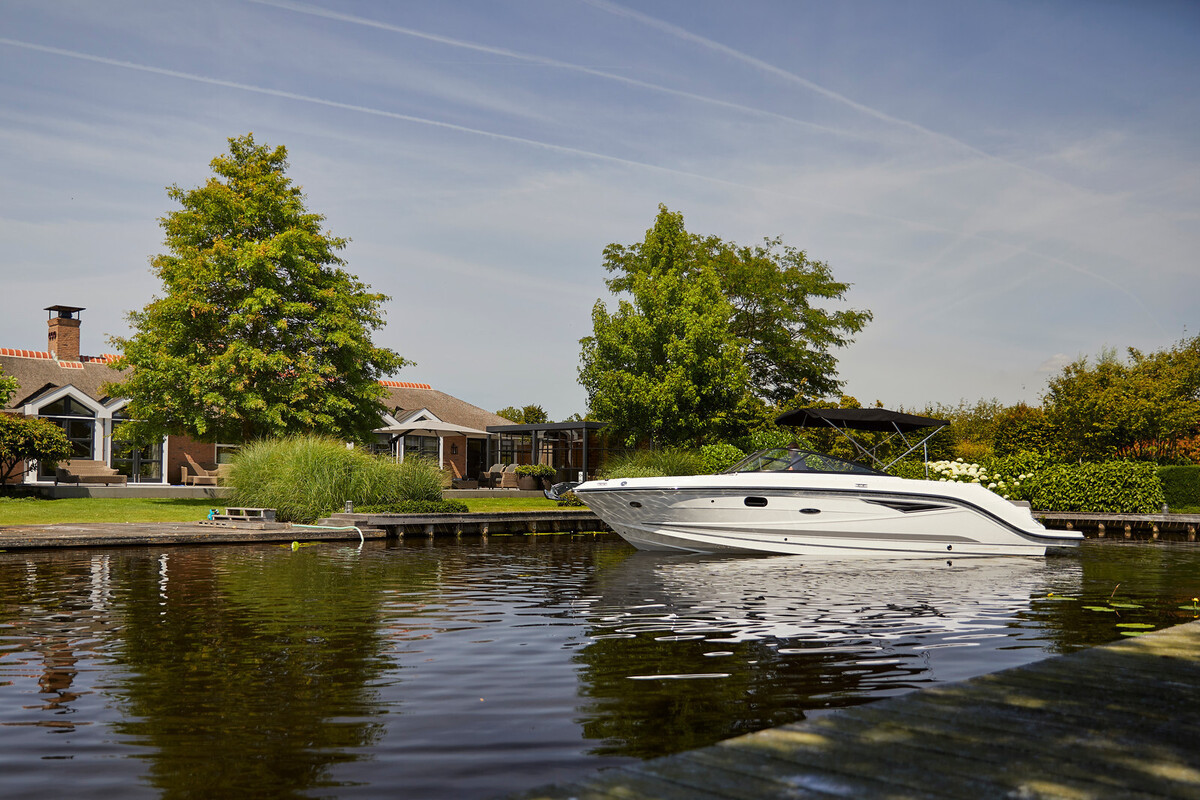 Sea Ray SLX 250