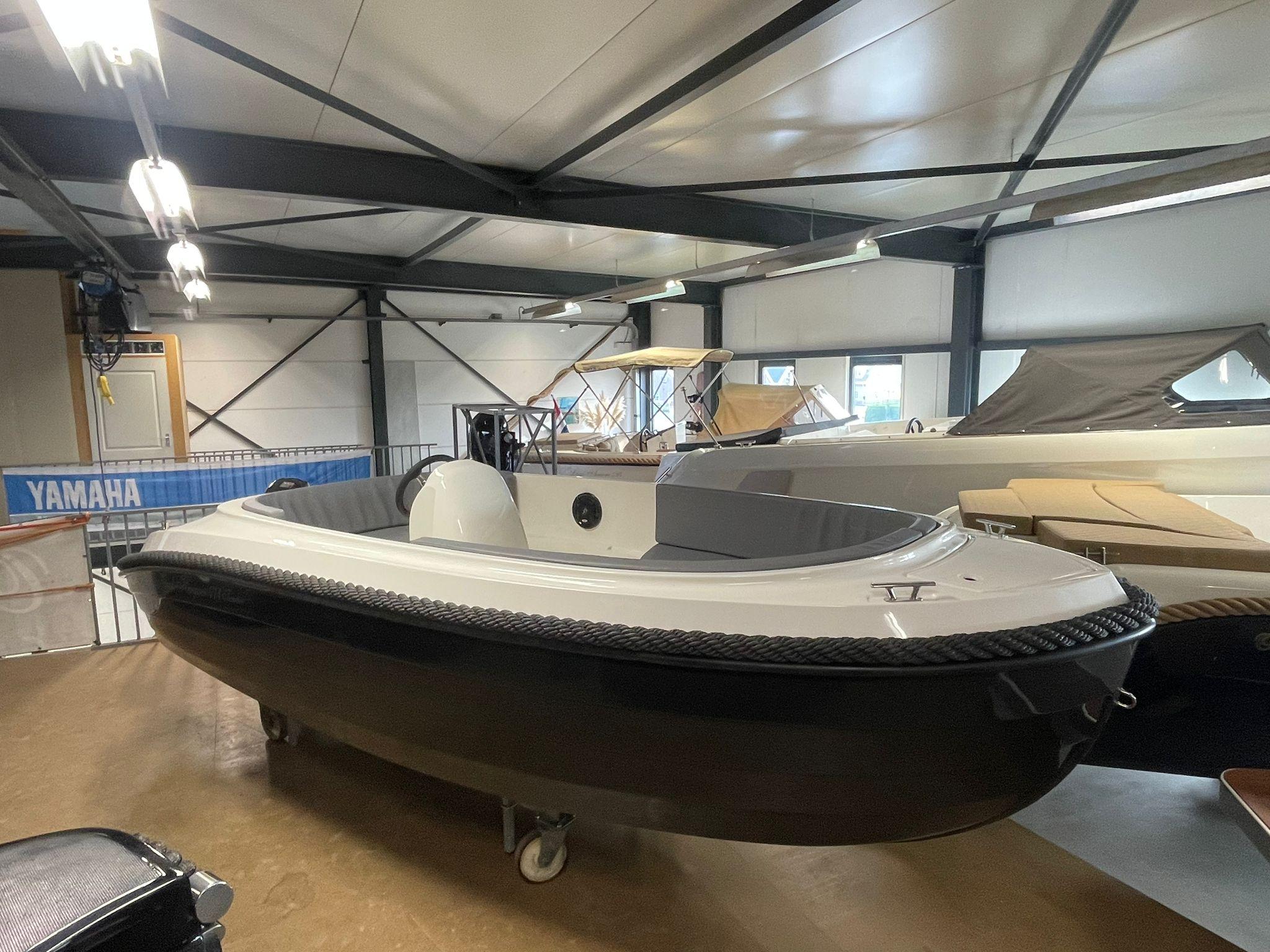 Oud Huijzer 471 Tender