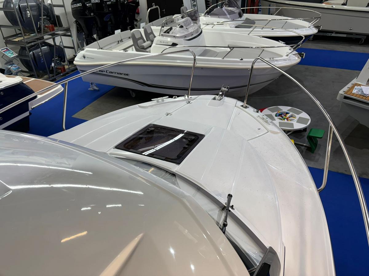 Jeanneau Merry Fisher 695 Serie 2. Deze prachtige boot is aanwezig op de Suzuki stand van hiswa te water 2026.