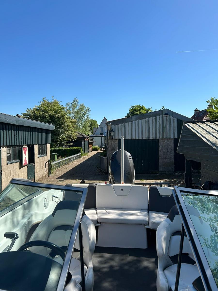 Four Winns H180 outboard