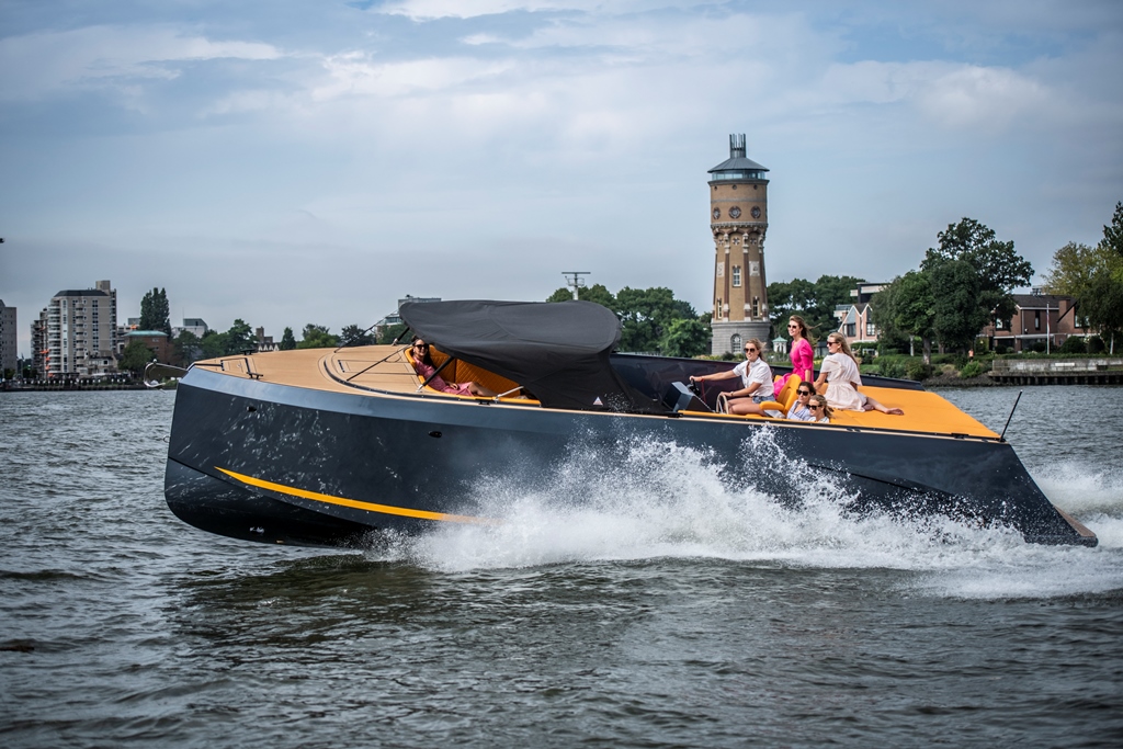 Maxima Boats 35