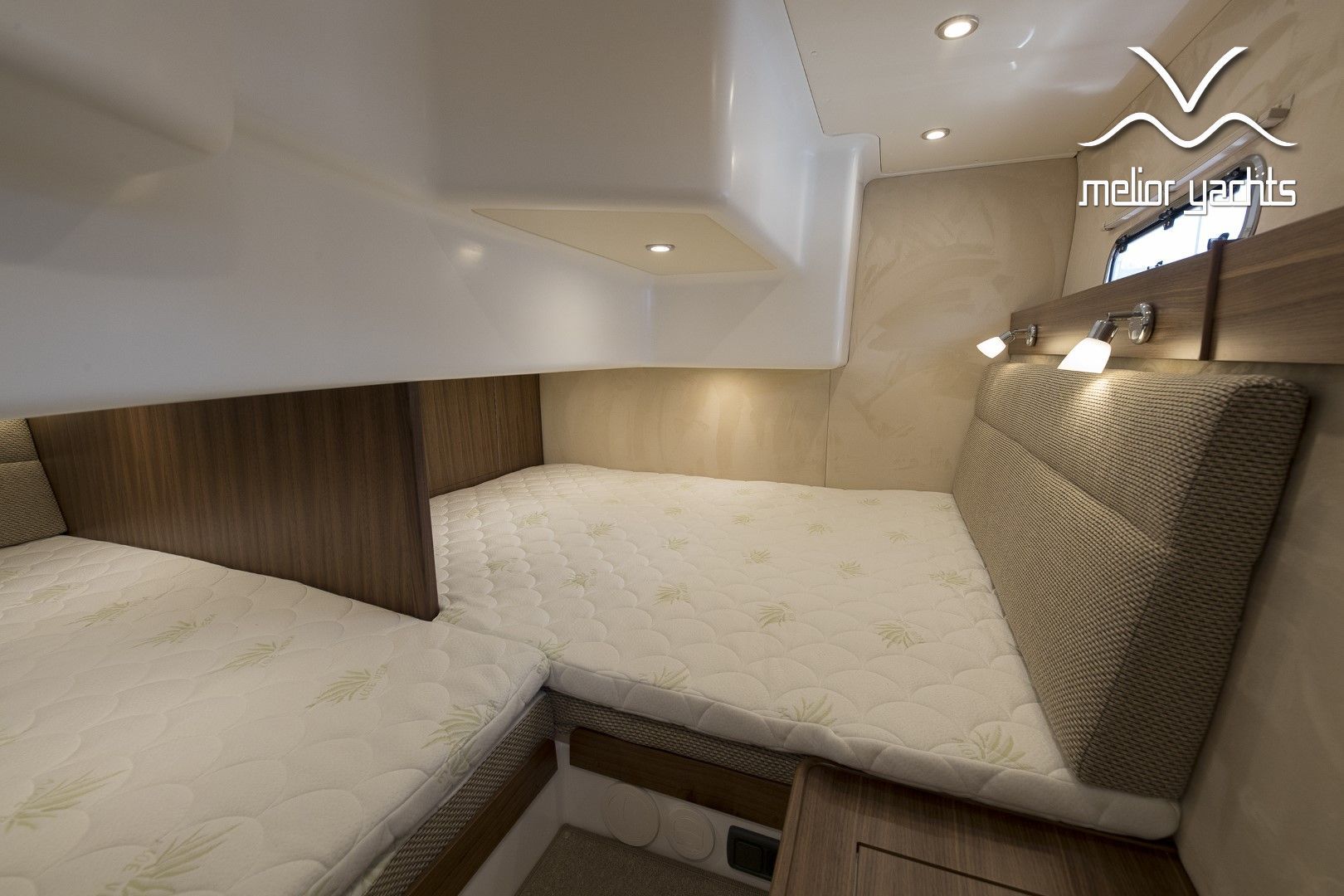 Saga 385 - Edition Walnut Interior