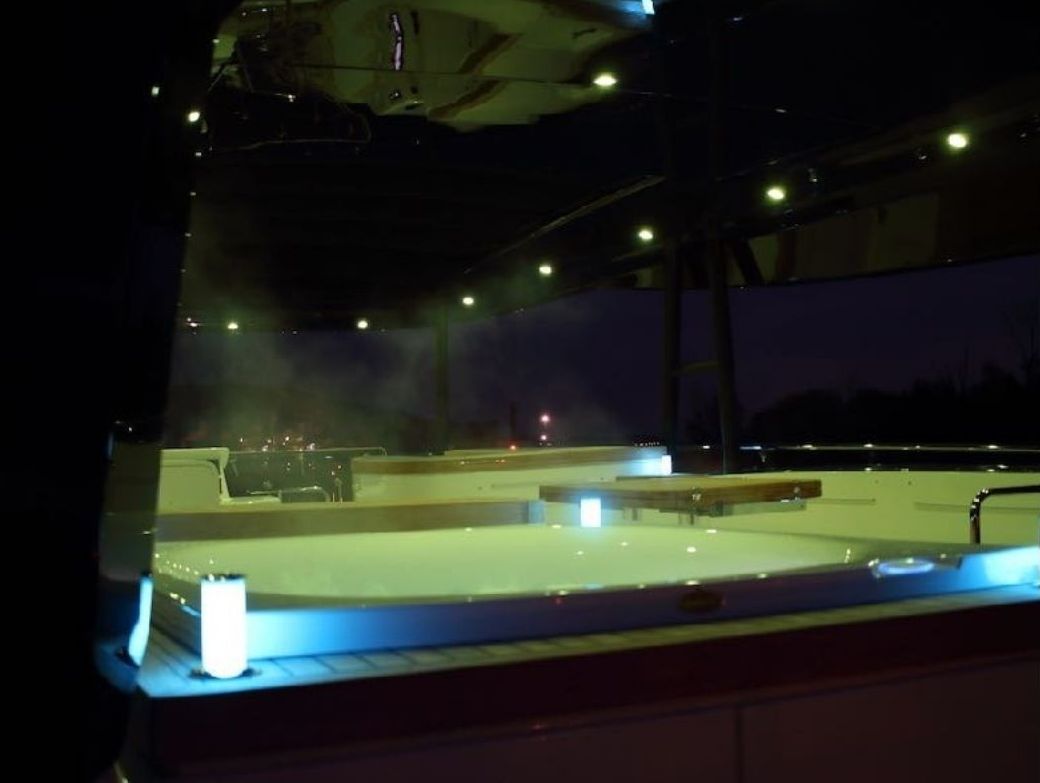 MonteCarlo Yacht 86 Flybridge