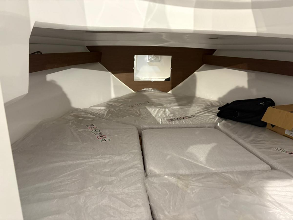 Jeanneau Cap Camarat 6.5 Walk around