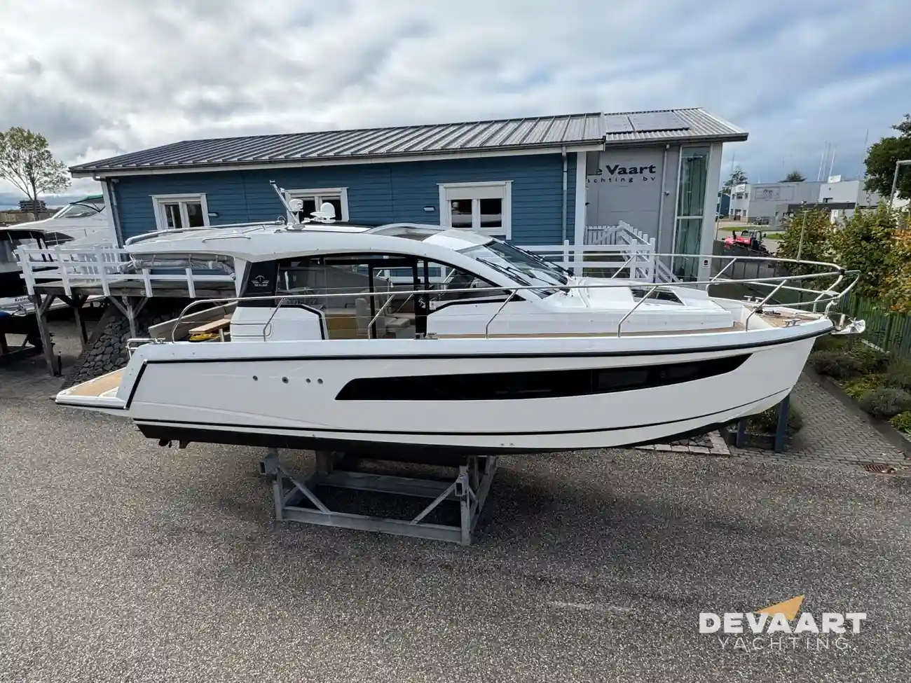 Sealine C335 hoofdfoto: 1