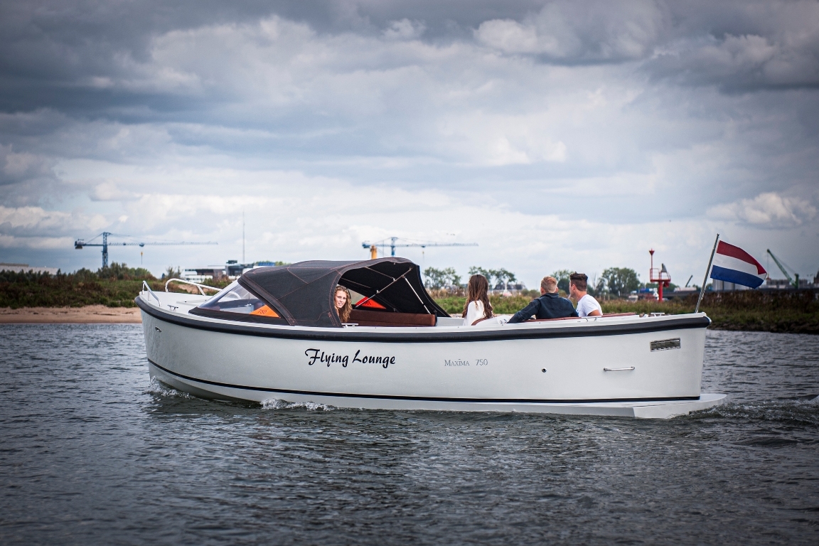 Maxima Boats 750 Flying Lounge