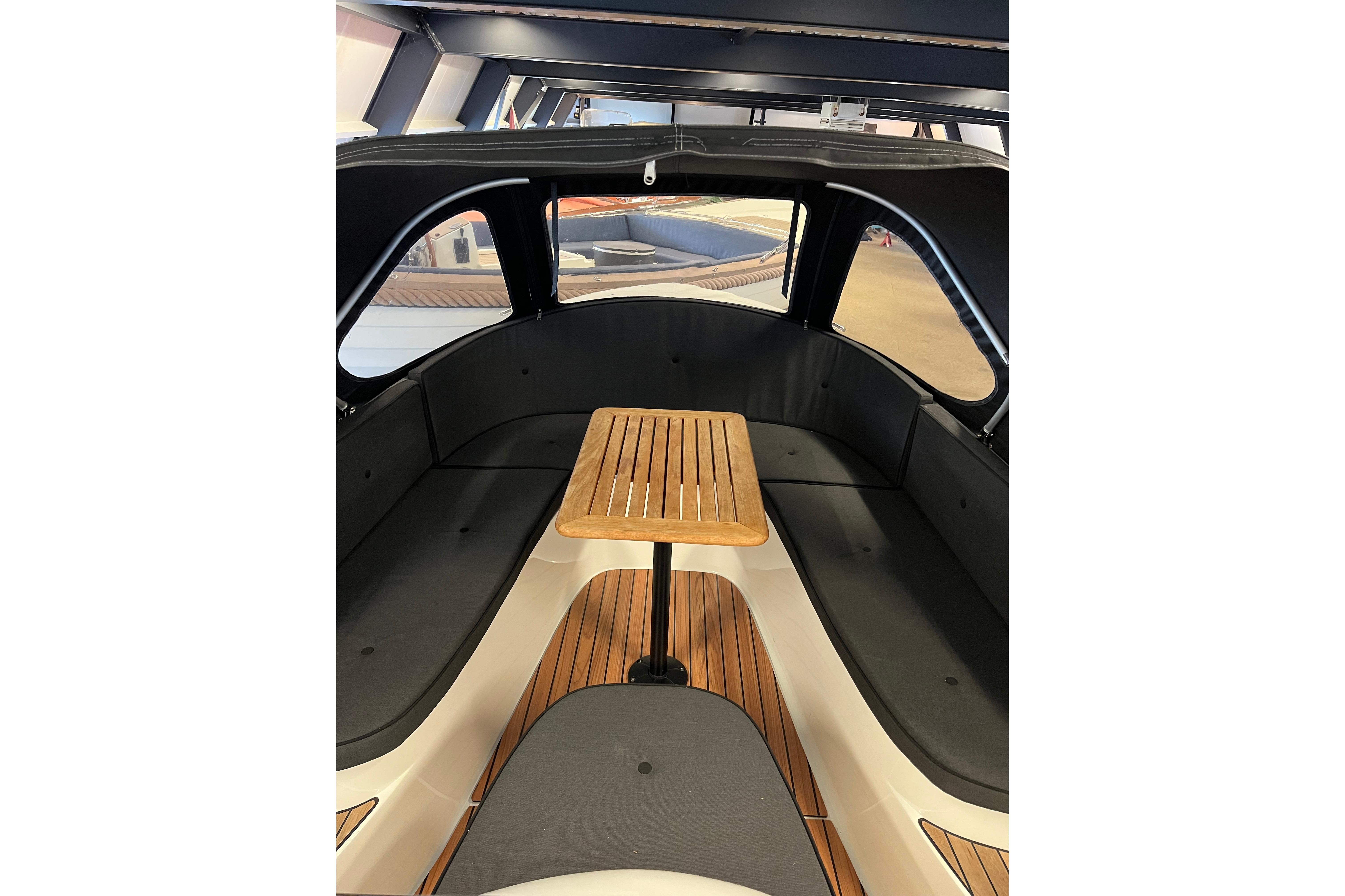 Oud Huijzer 600 Tender