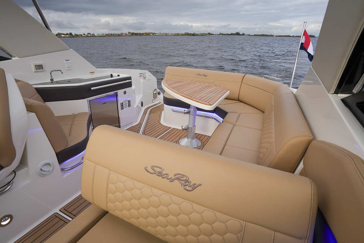 Sea Ray Sundancer 320