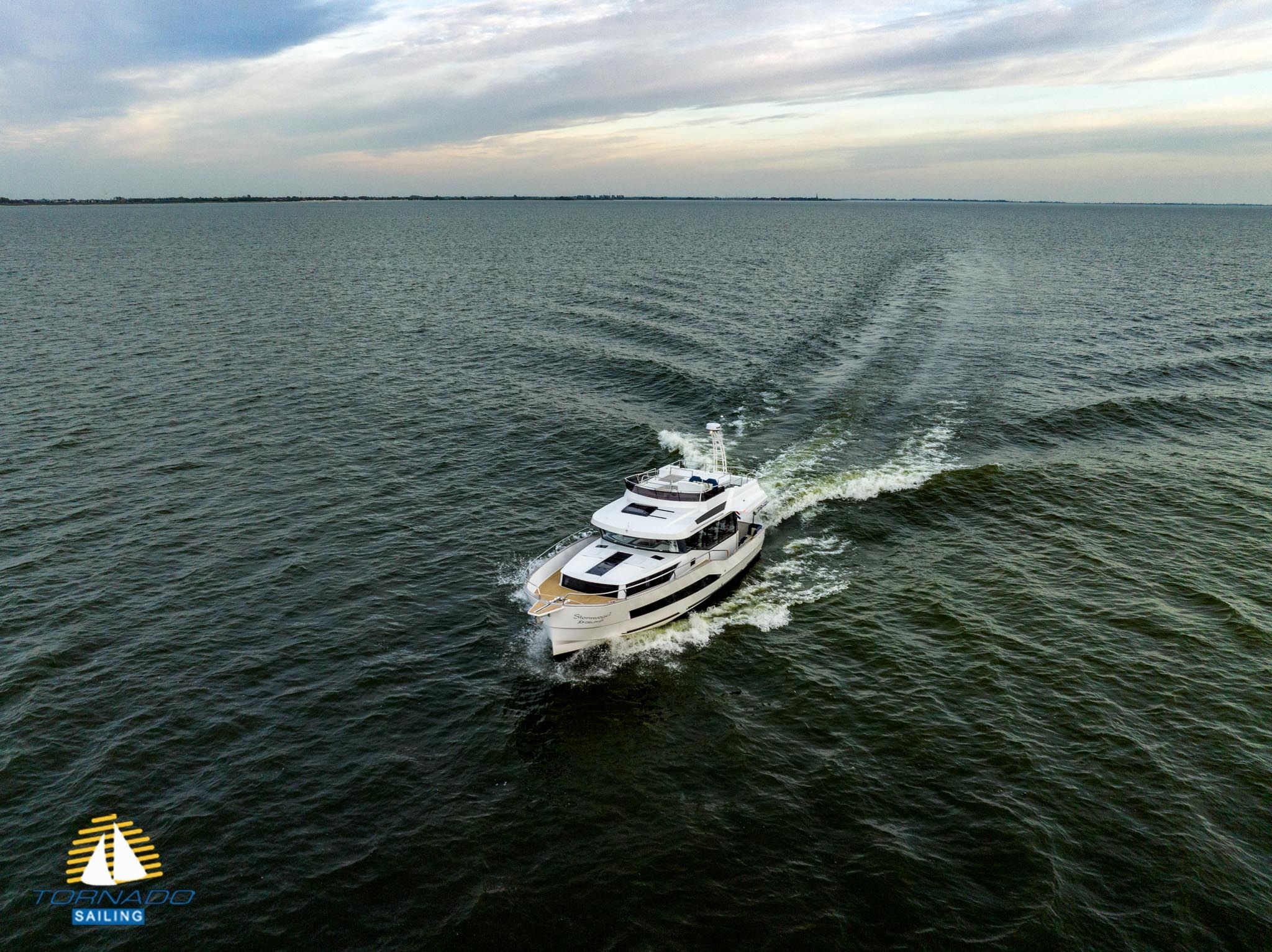 Delphia 12 Flybridge