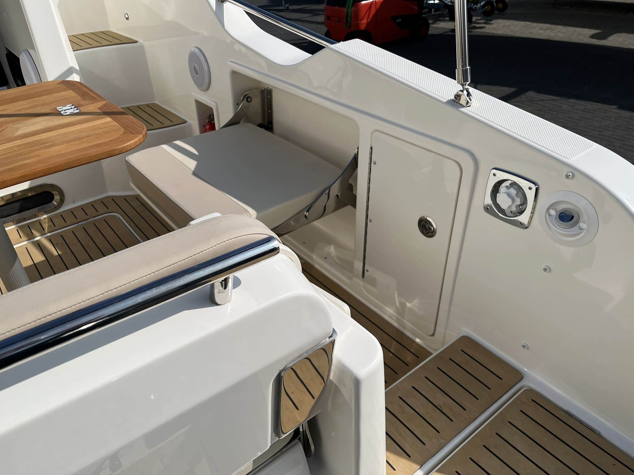 Quicksilver 875 Sundeck