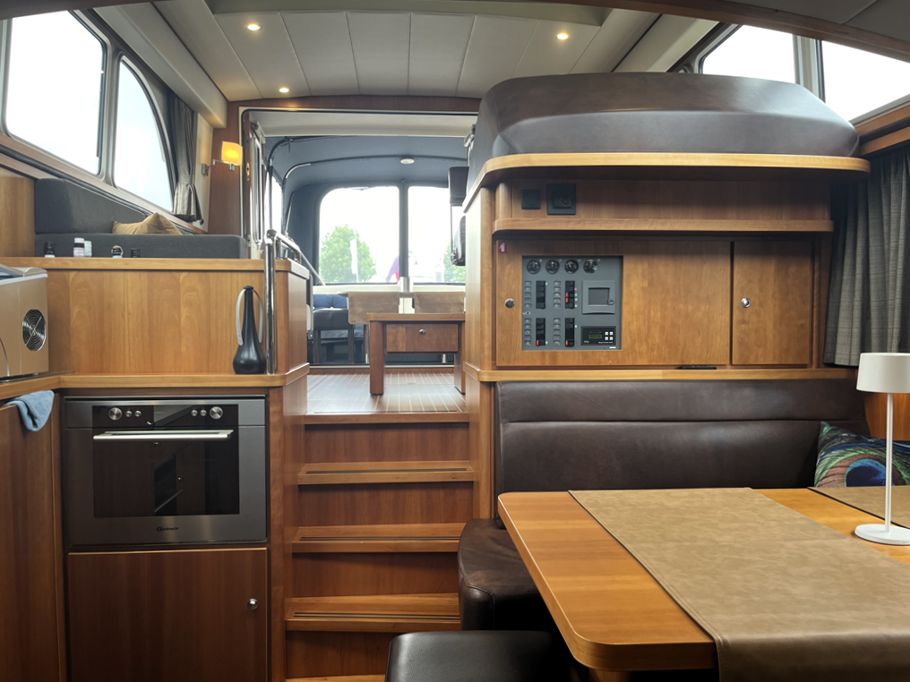 Linssen Grand Sturdy 470 Sedan Wheelhouse