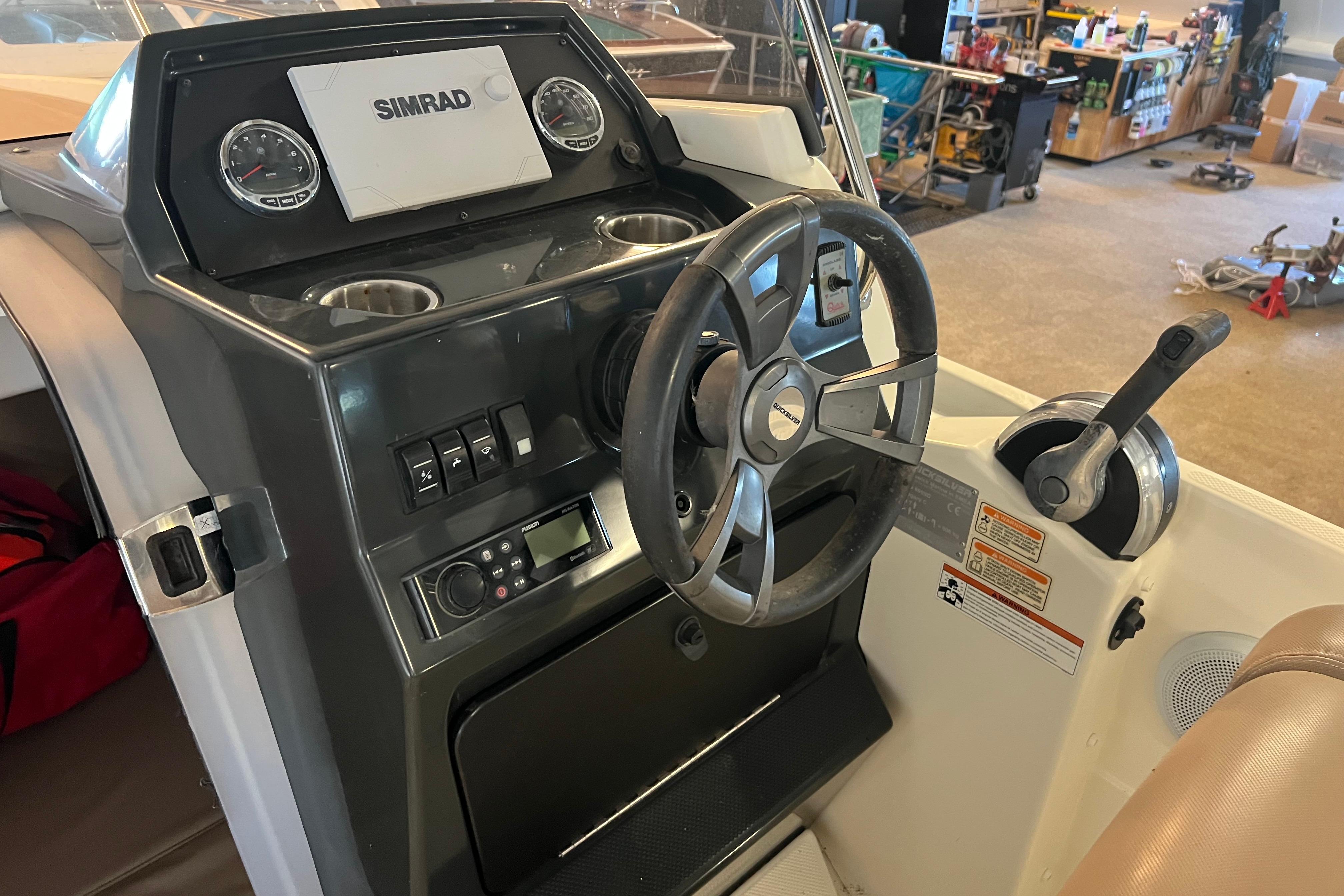 Quicksilver Activ 605 Sundeck