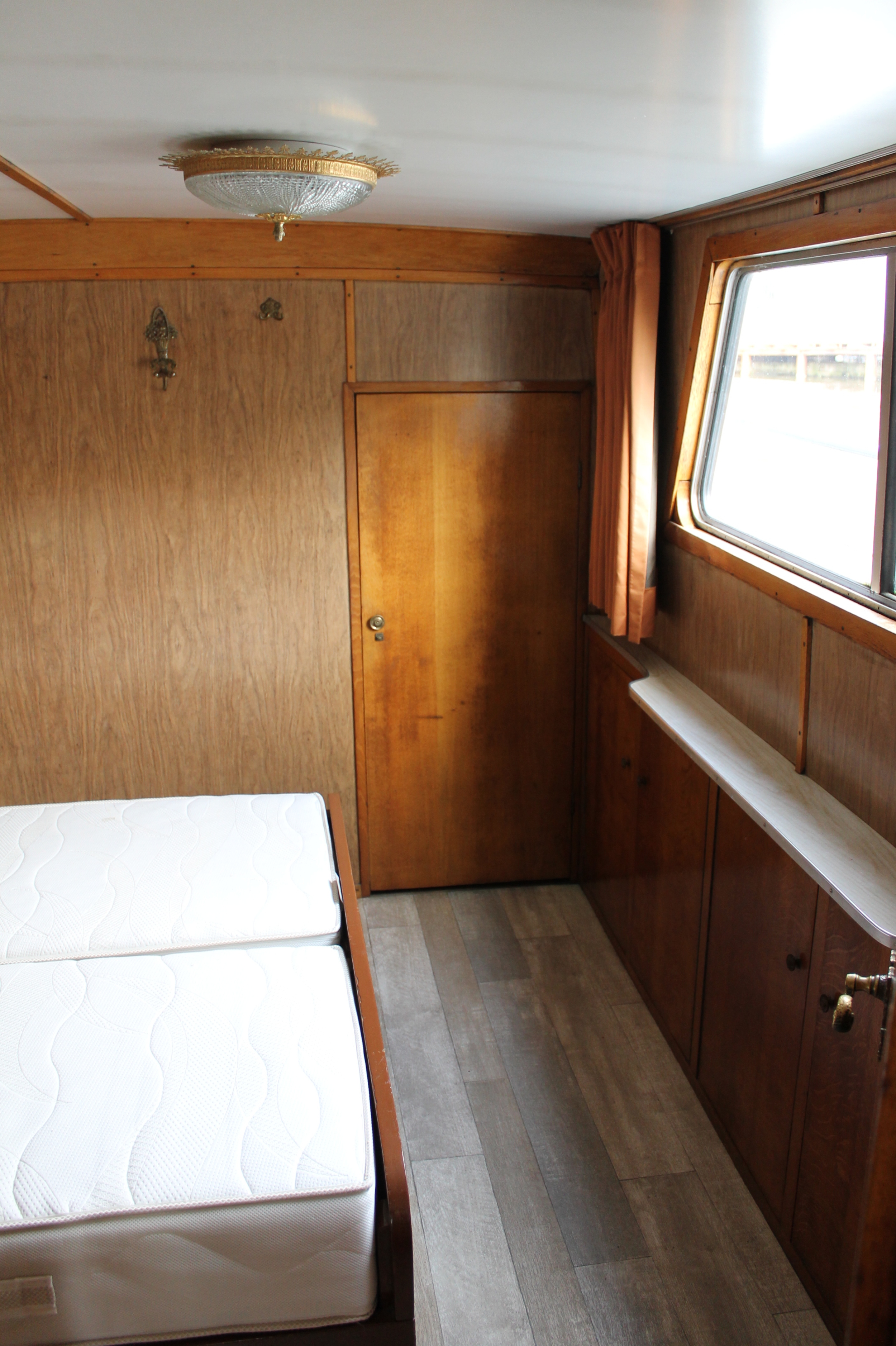 Tjalk Varend Woonschip 19.99