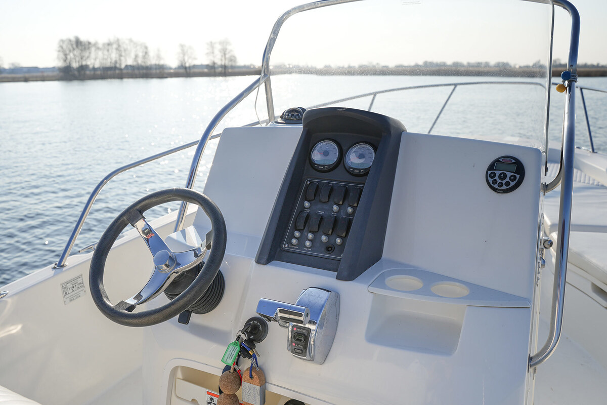 Boston Whaler 230 Dauntless