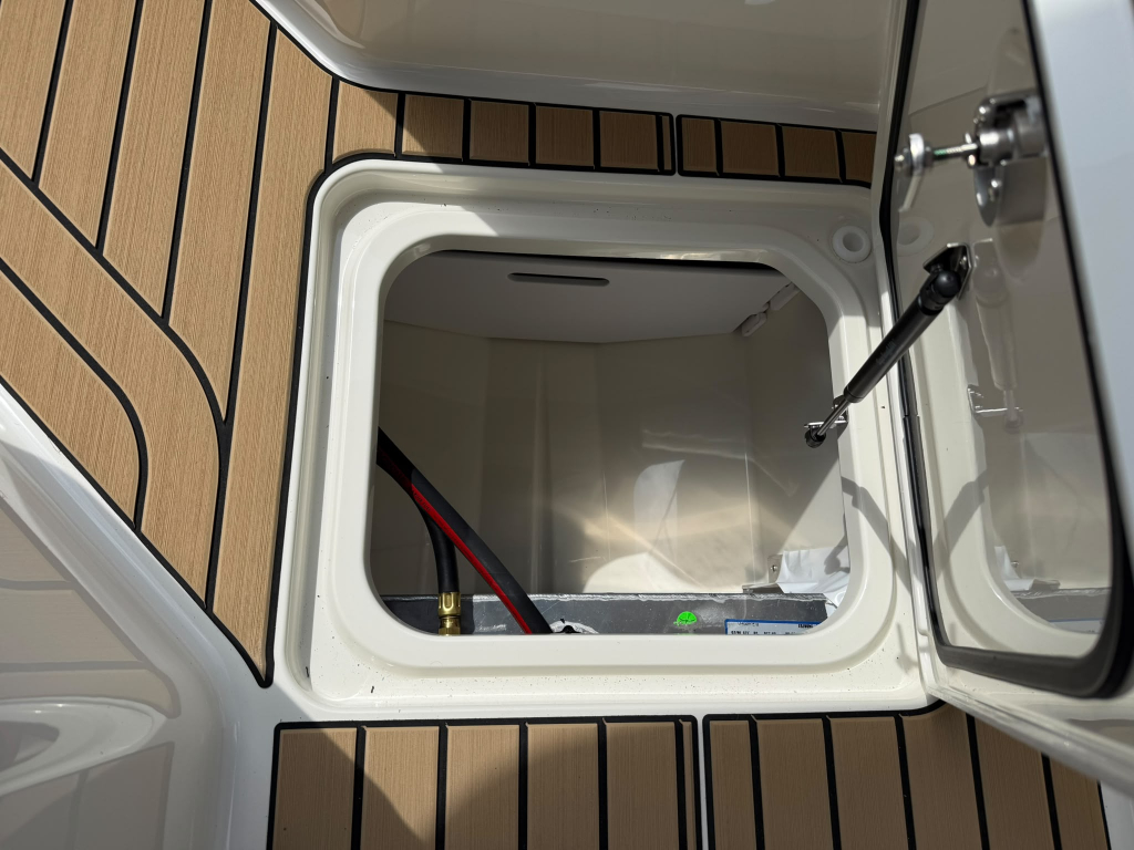 Sea Ray SDX 230