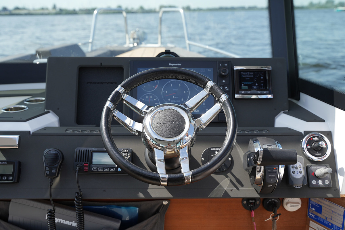 Axopar 28 Cabin