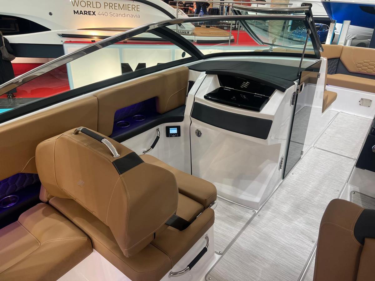 Four Winns H9 Bowrider