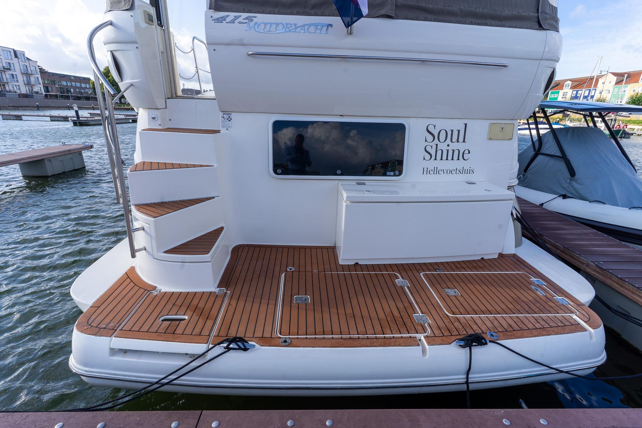 Cruisers Yachts 415 Express Motoryacht