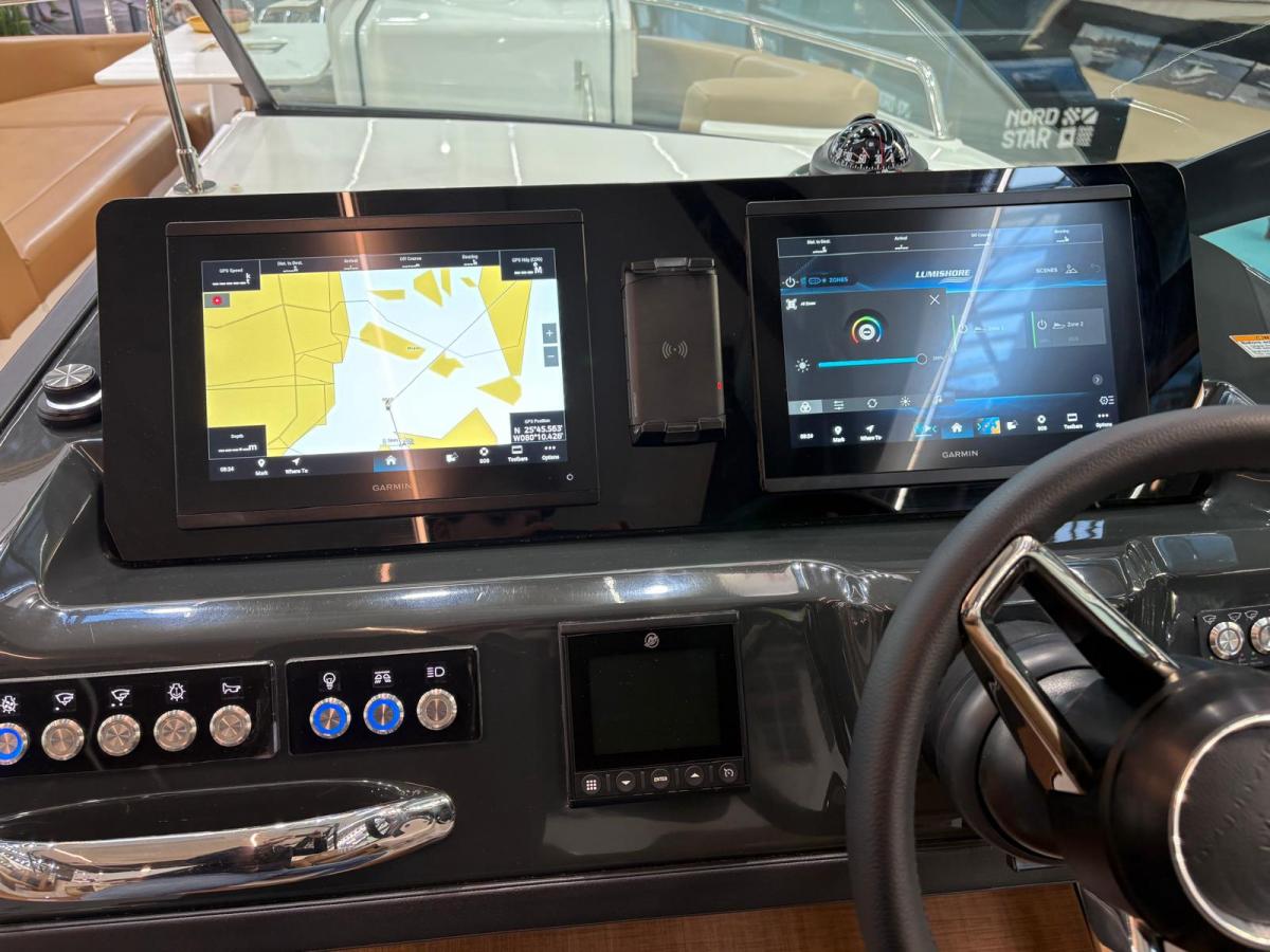 Jeanneau TH33 Twin-Hull