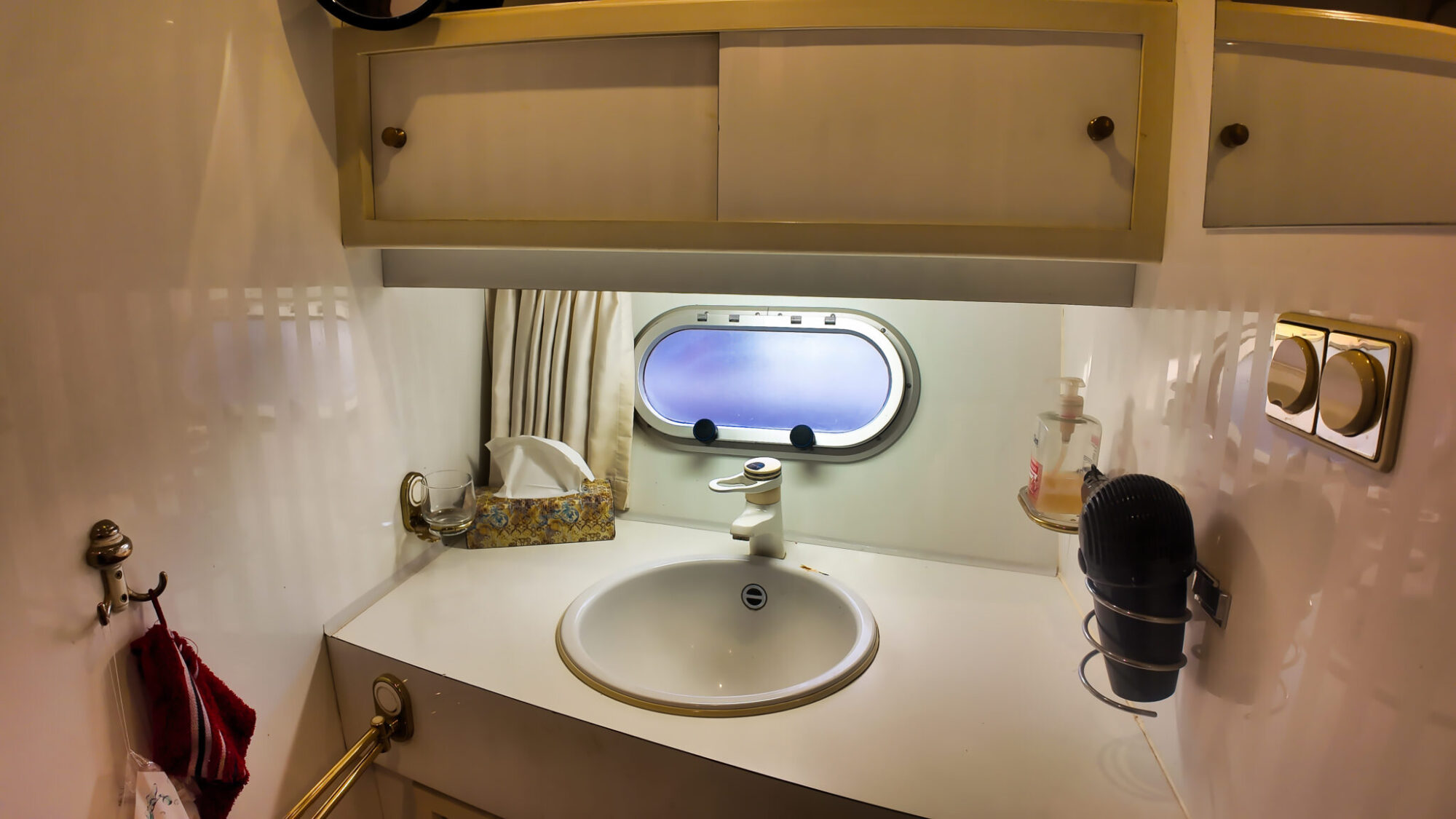 Neptunus 138 / 46 Flybridge Sedan