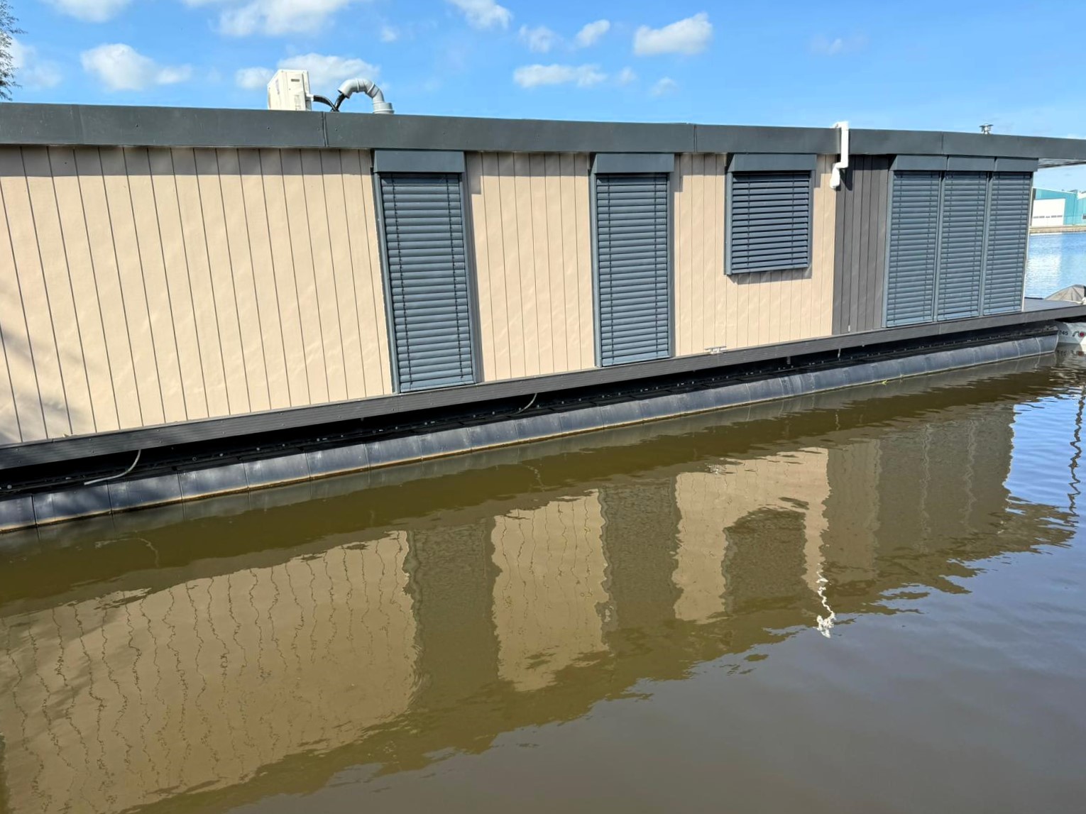 Dock 25 Houseboat 16 X 5 (met Ligplaats)