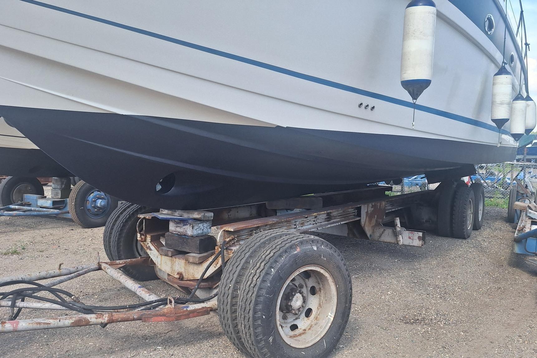 Bavaria 42 HT Sport IPS-500 - hydraulic platform