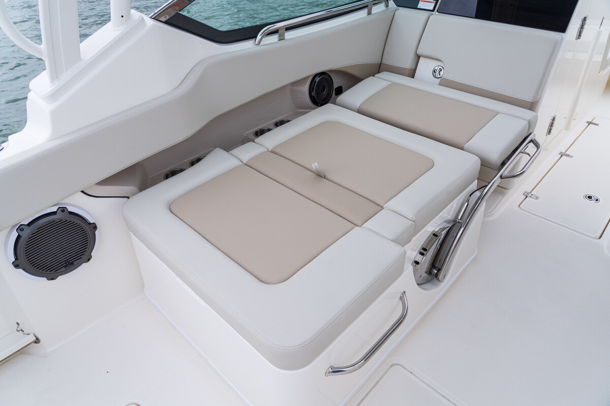 Boston Whaler 240 Vantage