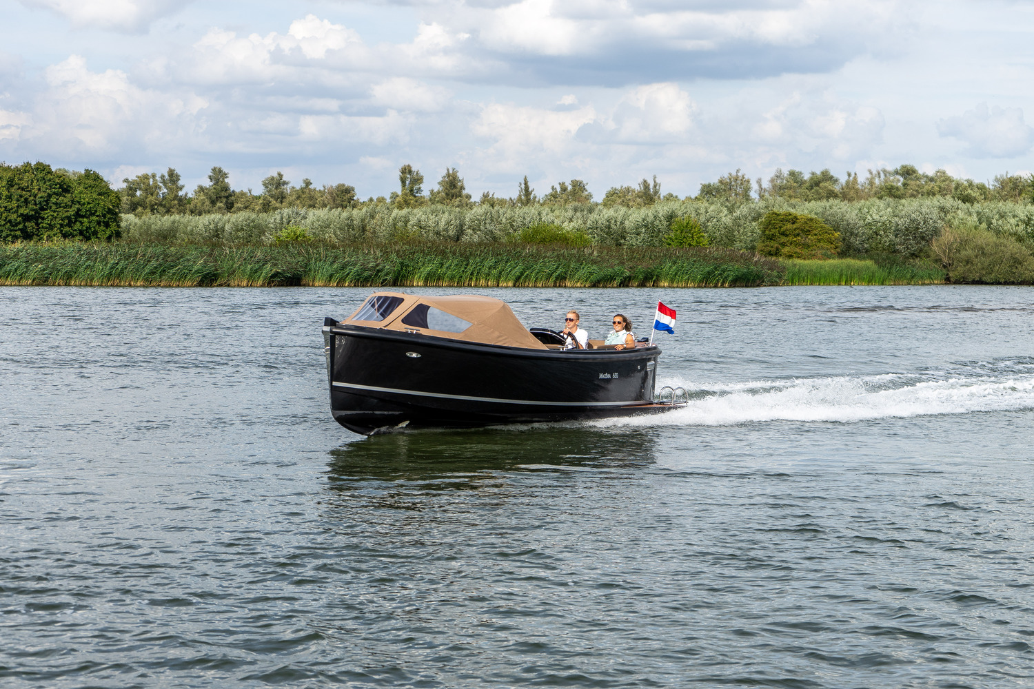 Maxima Boats 650 Flying Lounge