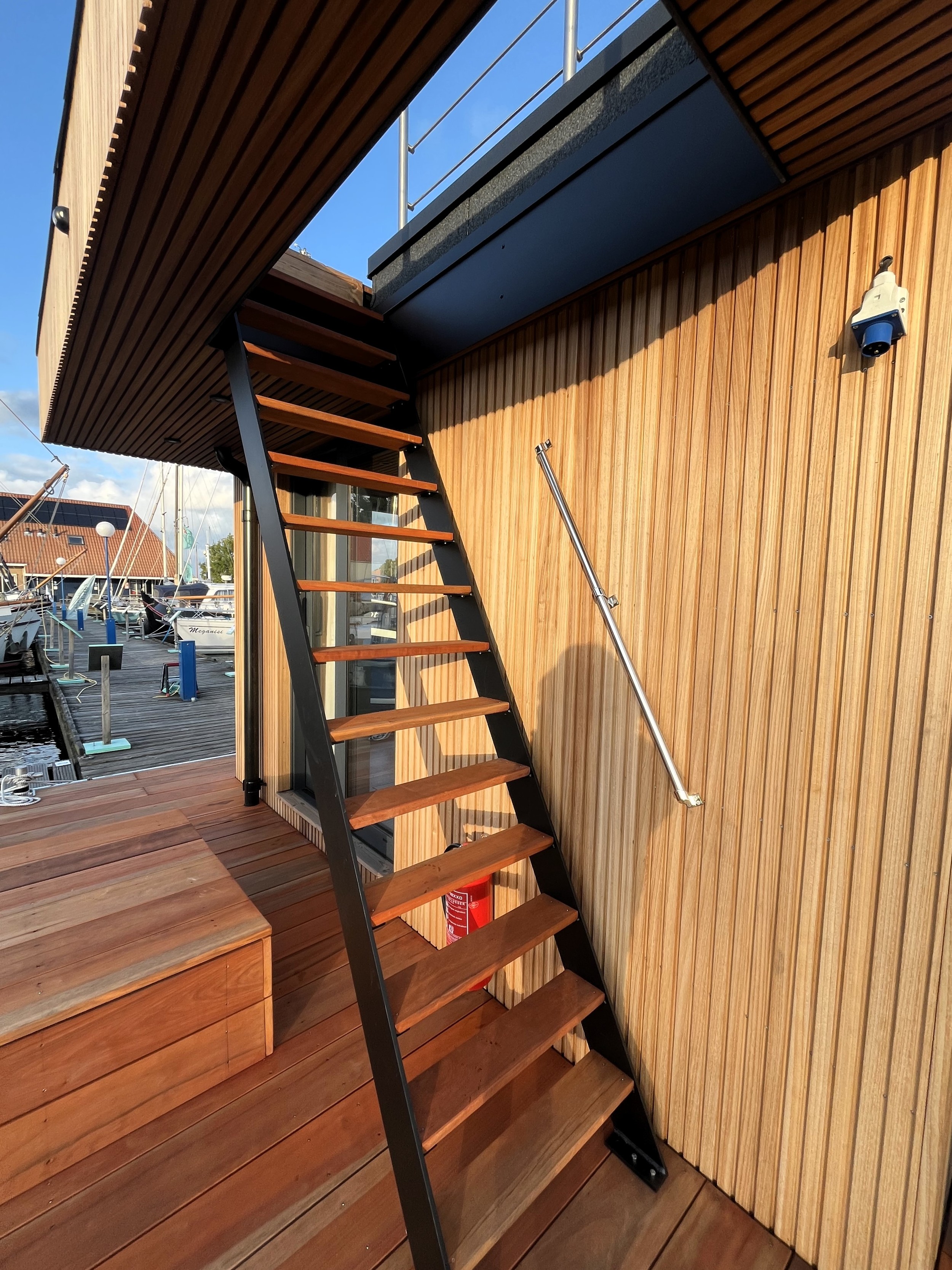 Surla 12 Houseboat Terherne (koop)ligplaats Beschikbaar