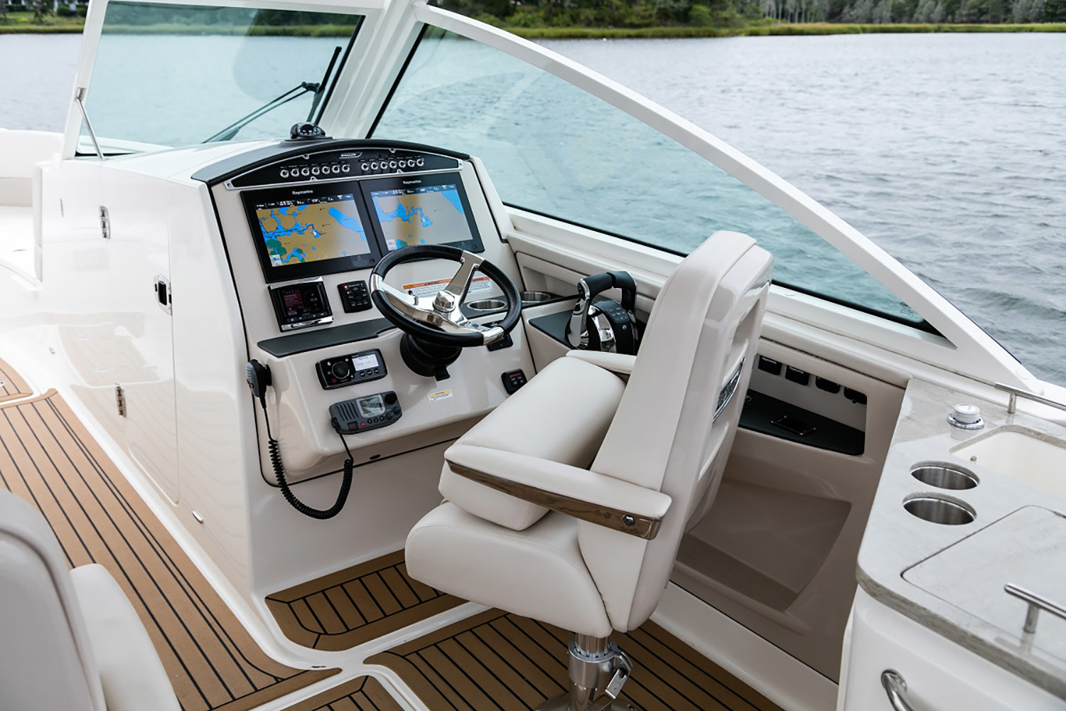 Boston Whaler 320 Vantage