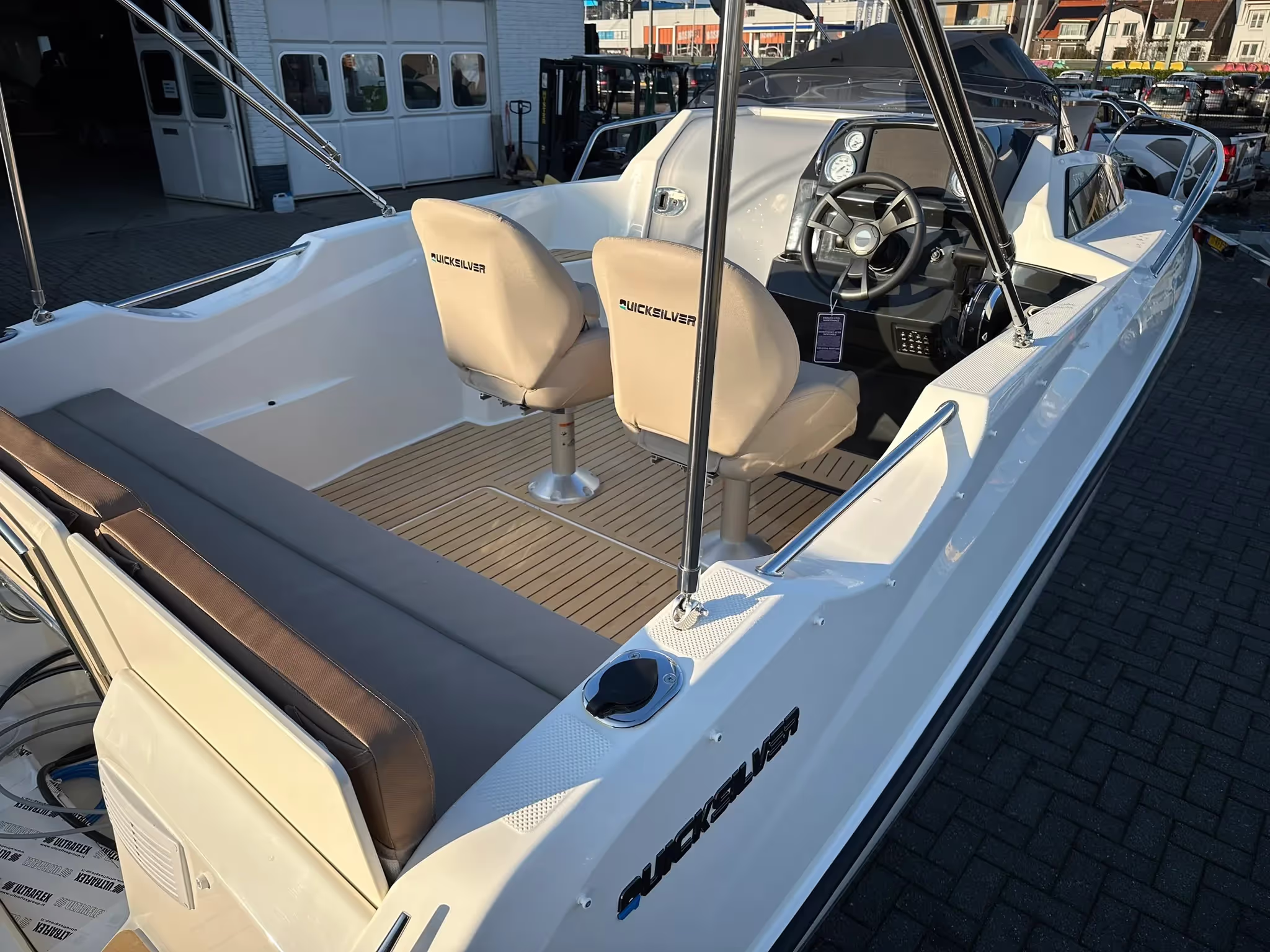 Quicksilver 555 Cabin