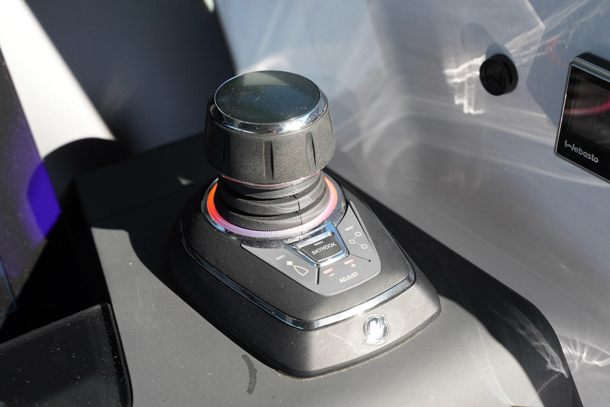 Axopar 37 XC Cross Cabin Mediterrana Edition