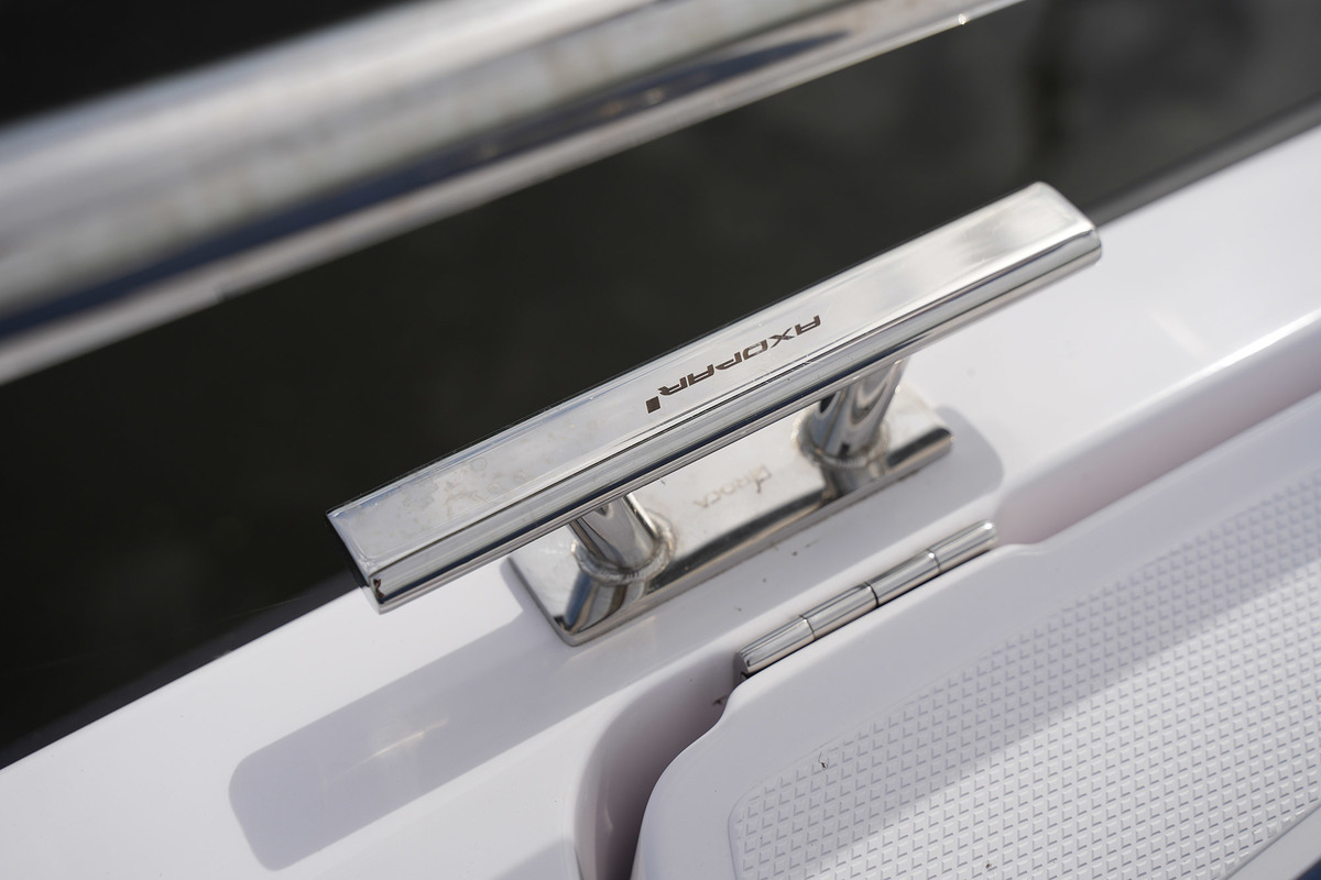 Axopar 29 XC Cross Cabin