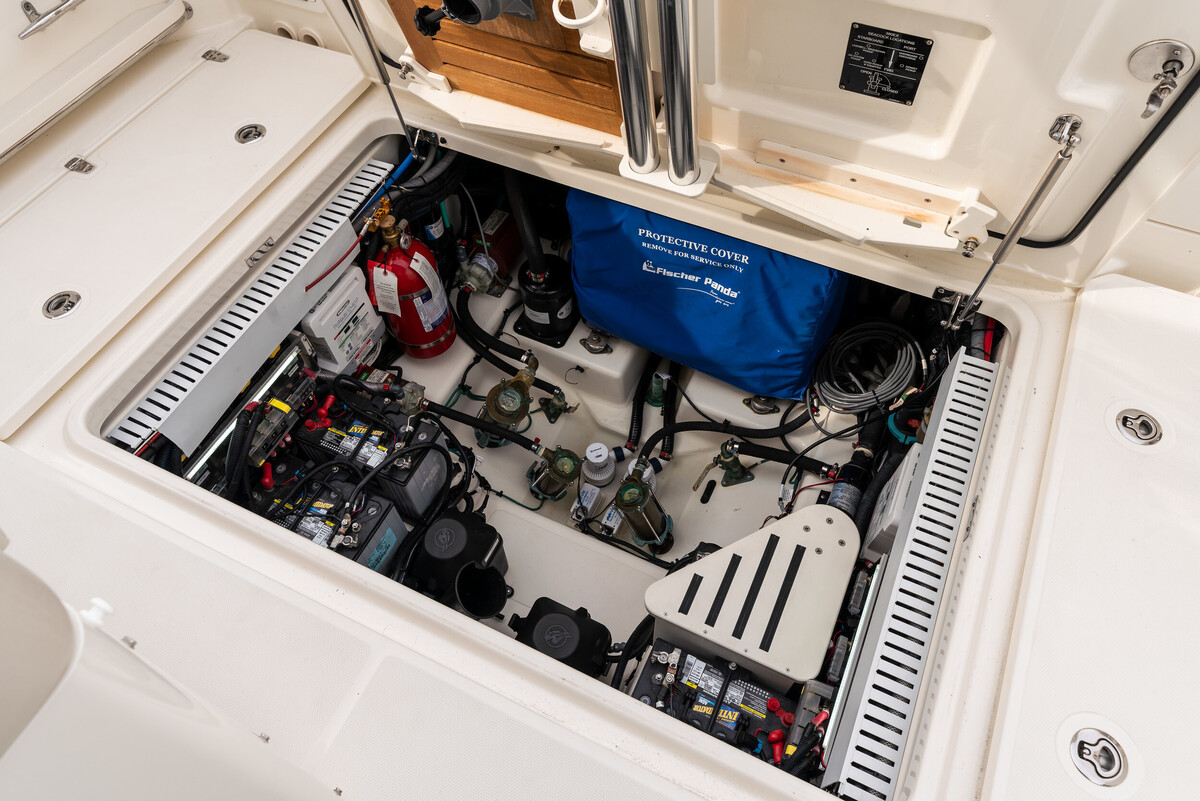 Boston Whaler 380 Realm