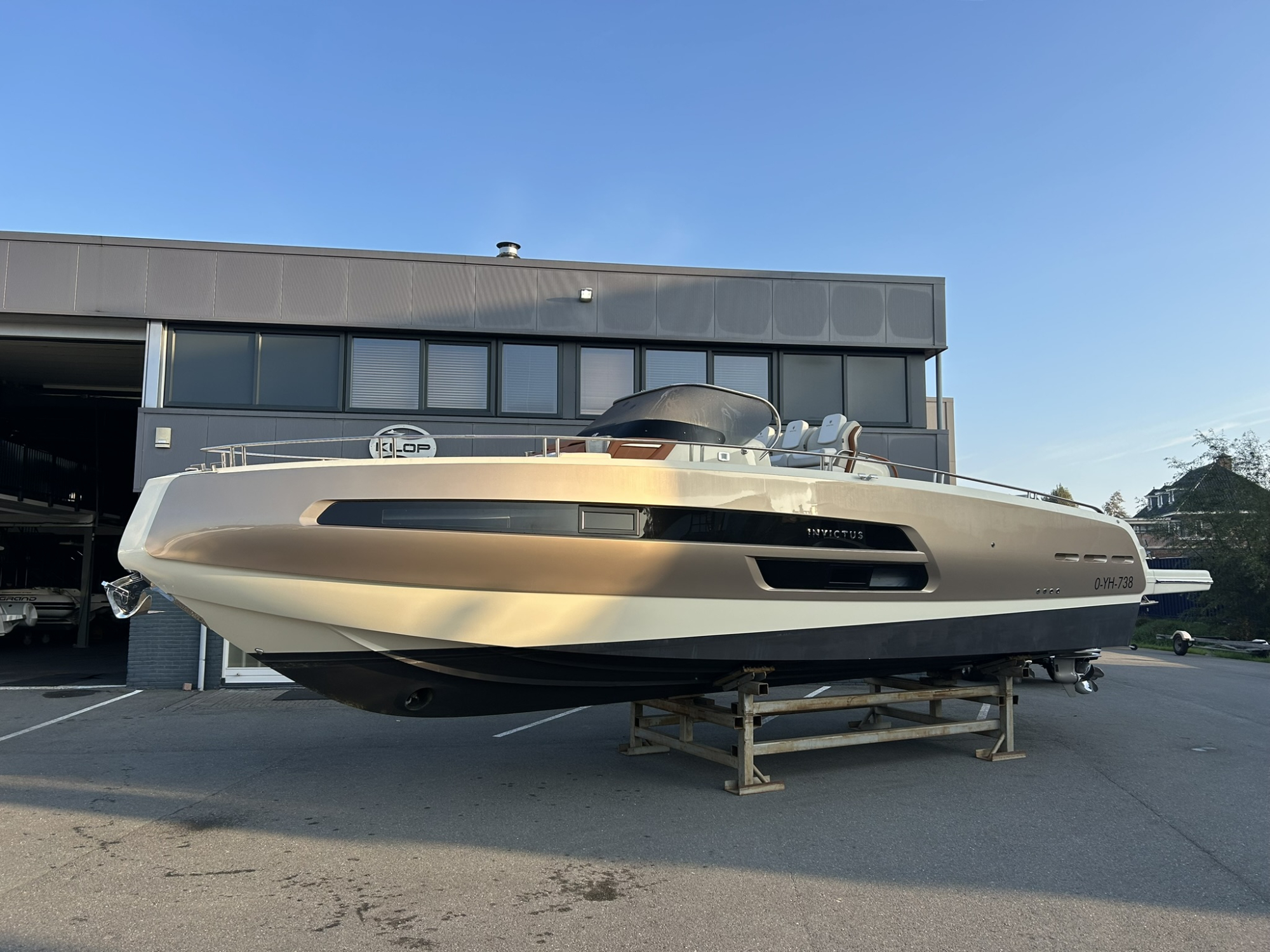 Invictus yachts Invictus GT 370 met 2x Volvo Penta D4 320 pk