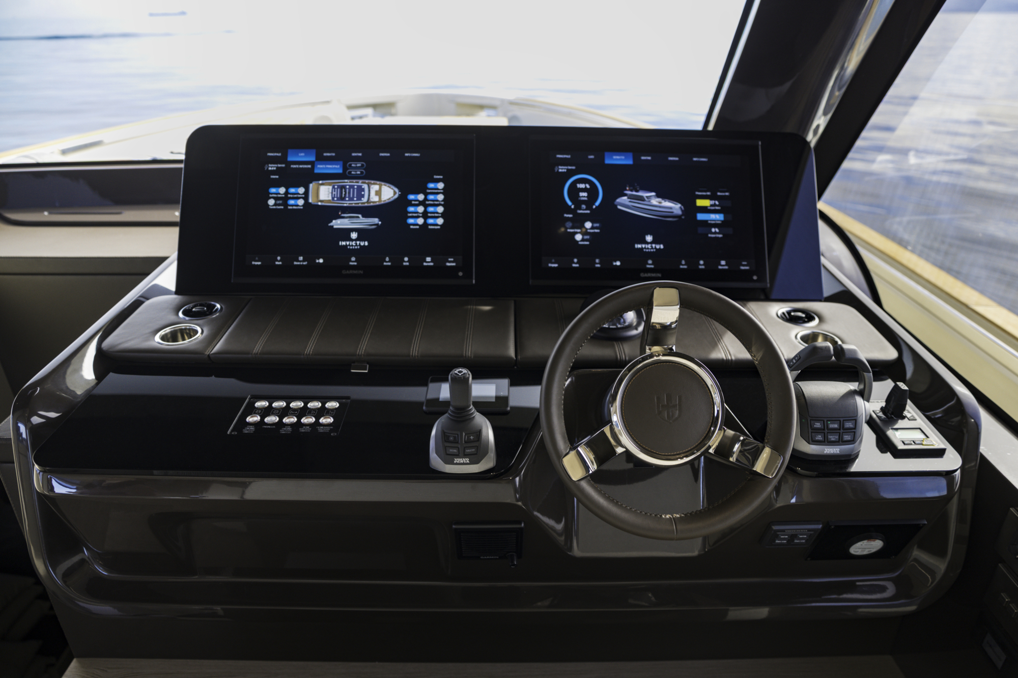 Invictus yachts Invictus ST550 met 2x 950 pk Volvo IPS direct leverbaar