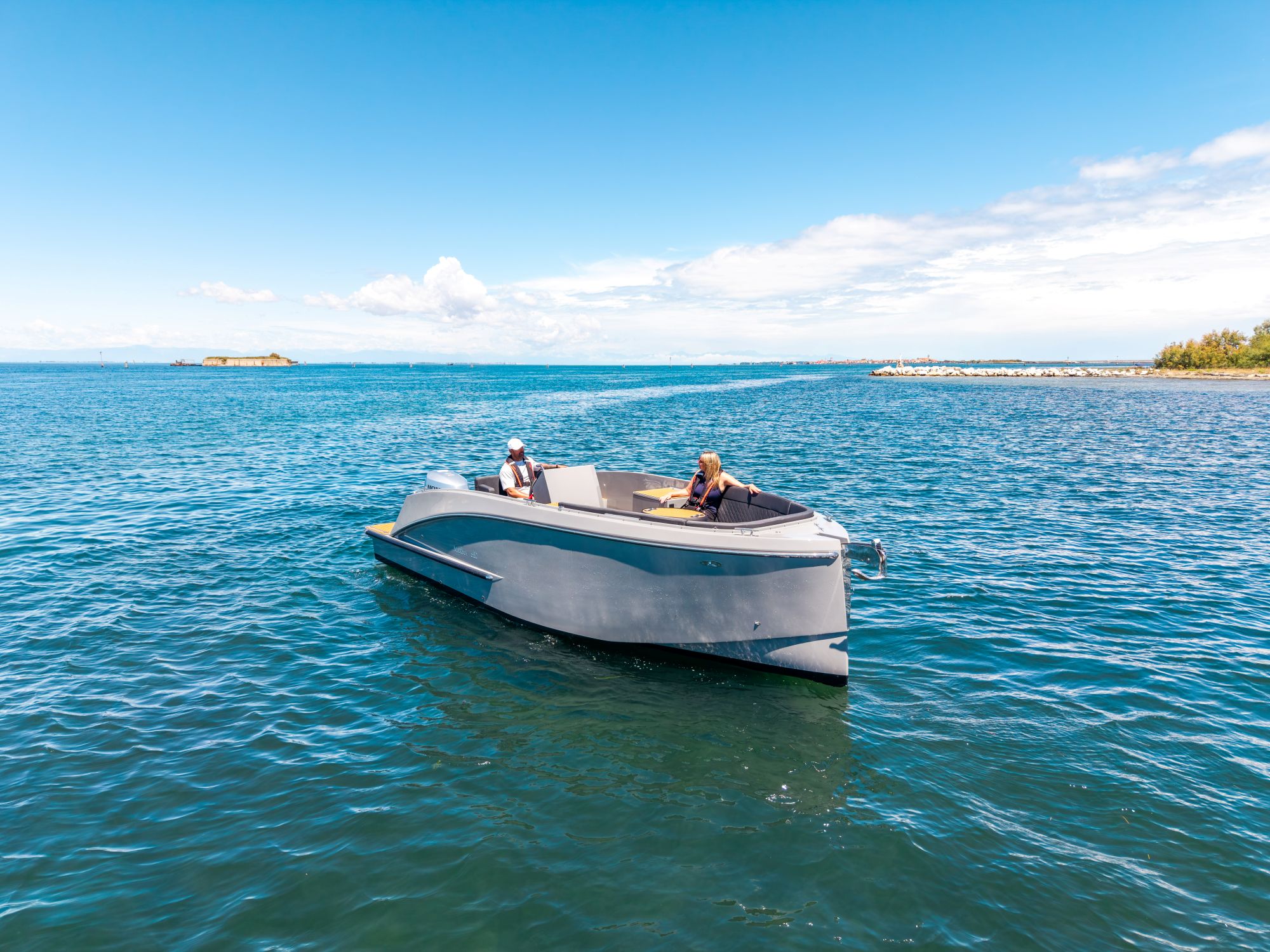 Maxima Boats 680 Sport Lounge