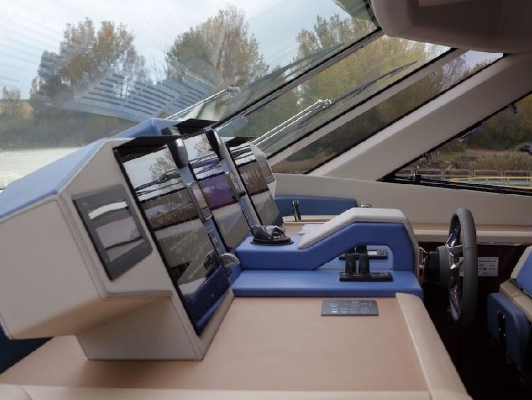 MonteCarlo Yacht 86 Flybridge