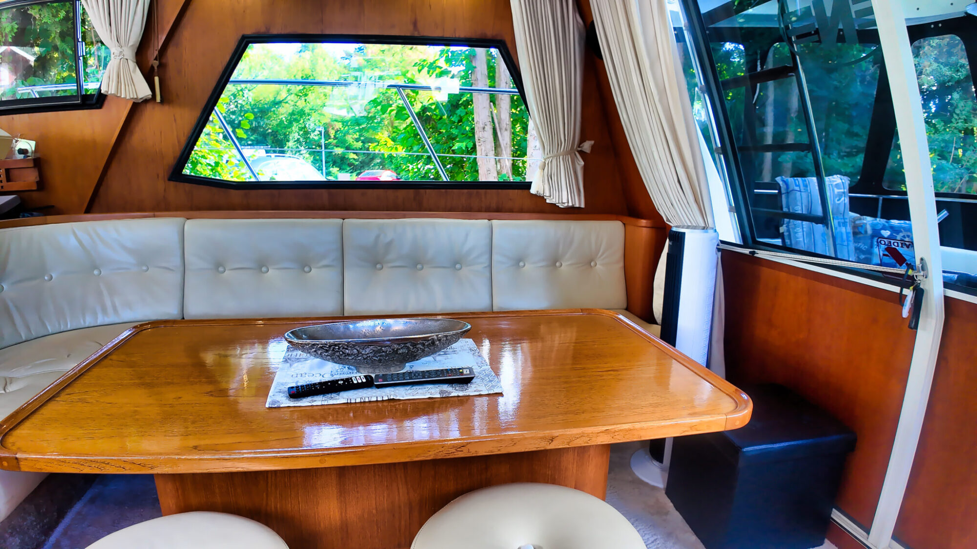 Neptunus 138 / 46 Flybridge Sedan