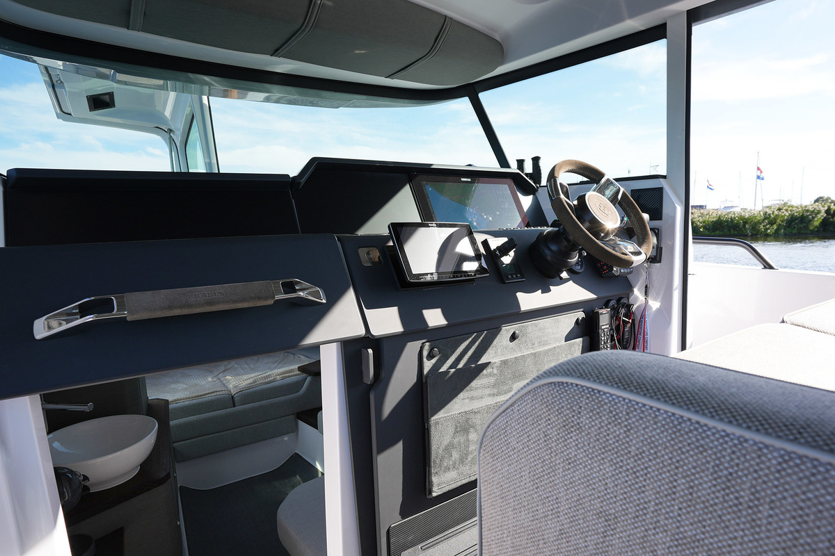 Axopar 37 XC Cross Cabin Mediterrana Edition