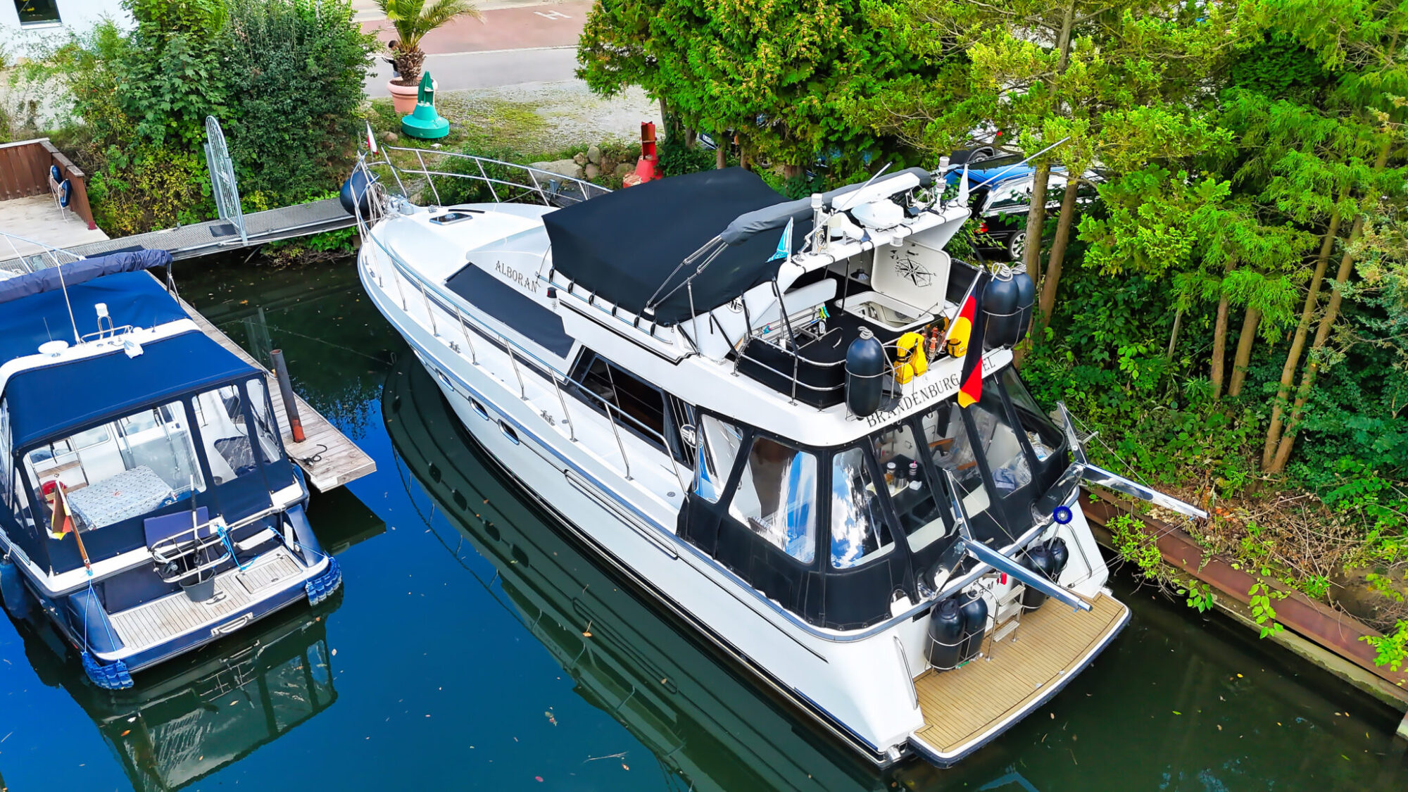 Neptunus 138 / 46 Flybridge Sedan