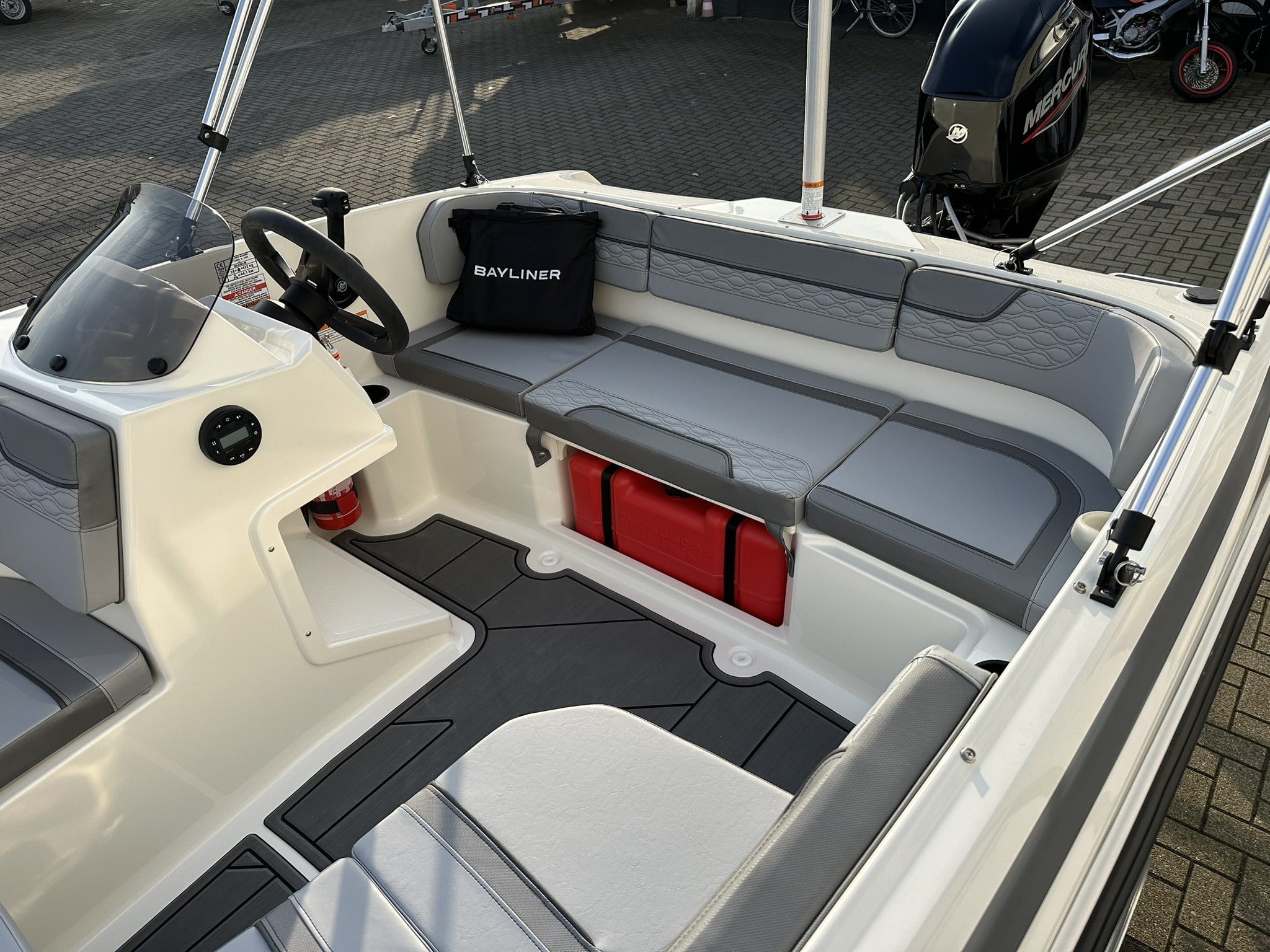 Bayliner Element M15